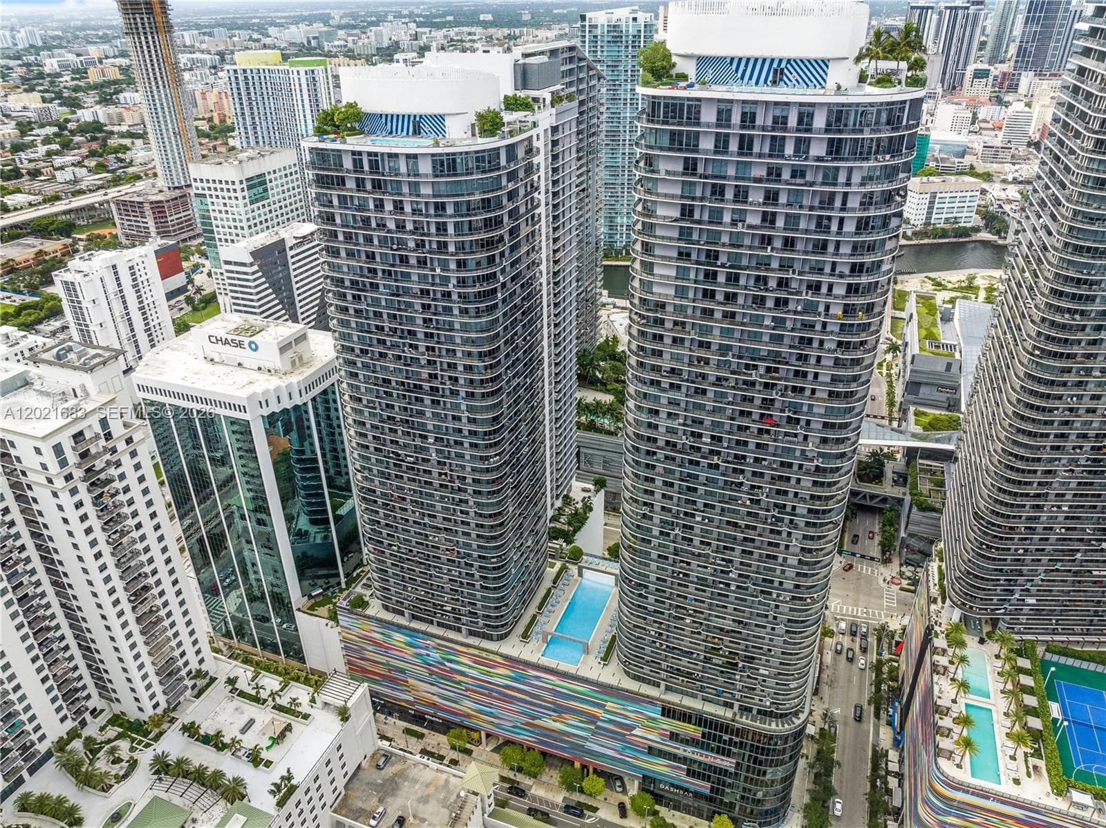 55 SW 9th St # 4001, Miami FL 33130 — 33