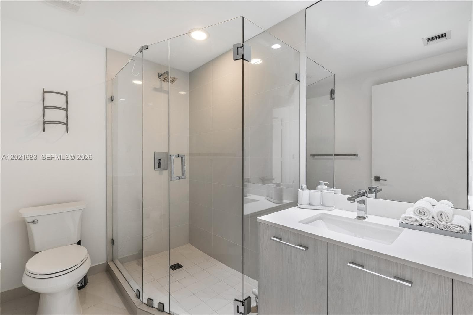 55 SW 9th St # 4001, Miami FL 33130 — 18