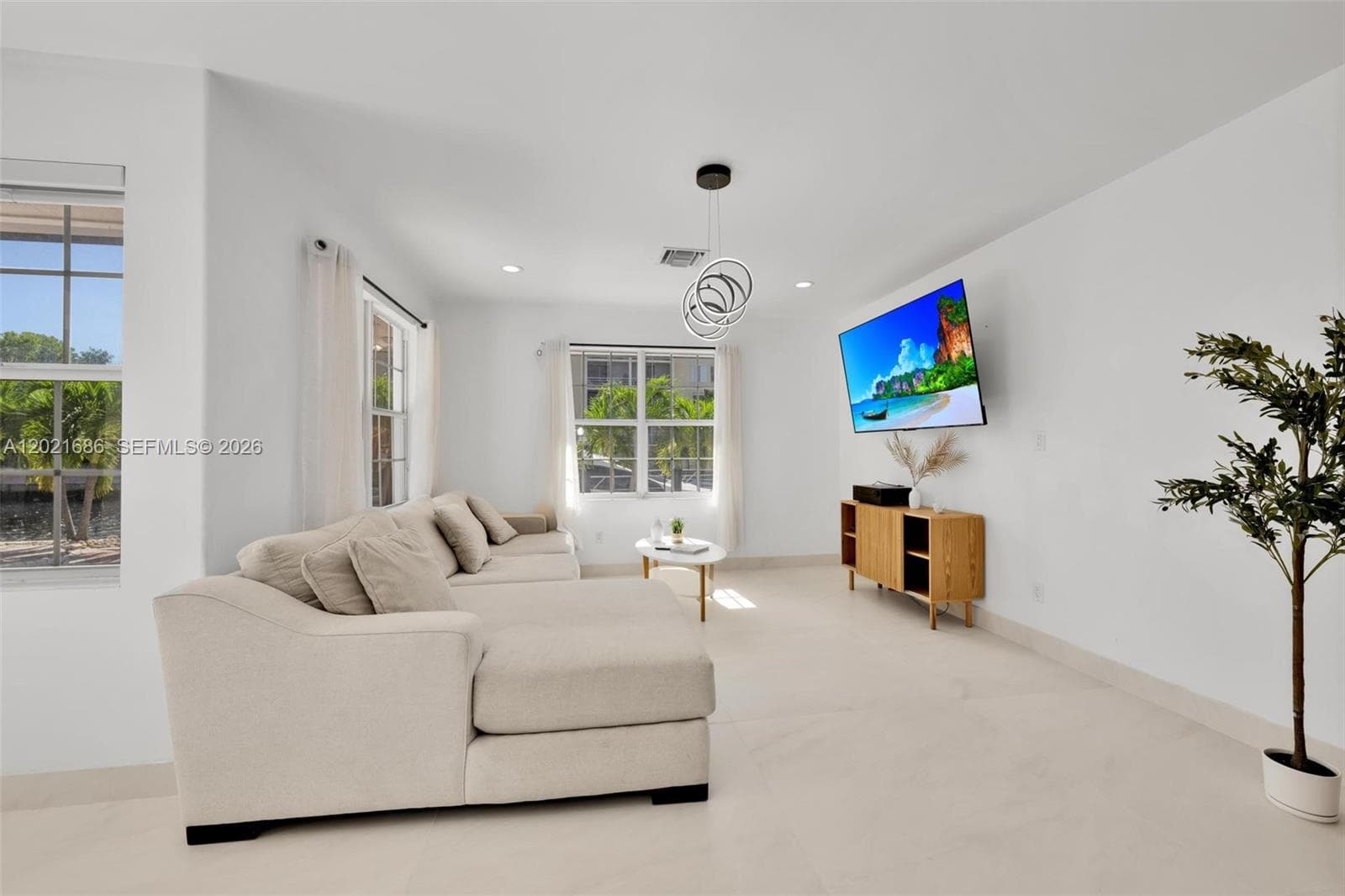 2940 NE 164th St, North Miami Beach FL 33160 — 5