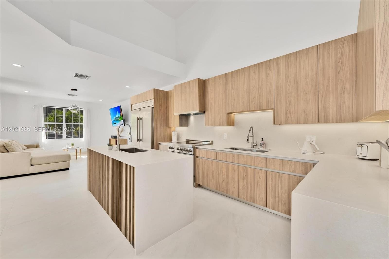 2940 NE 164th St, North Miami Beach FL 33160 — 9