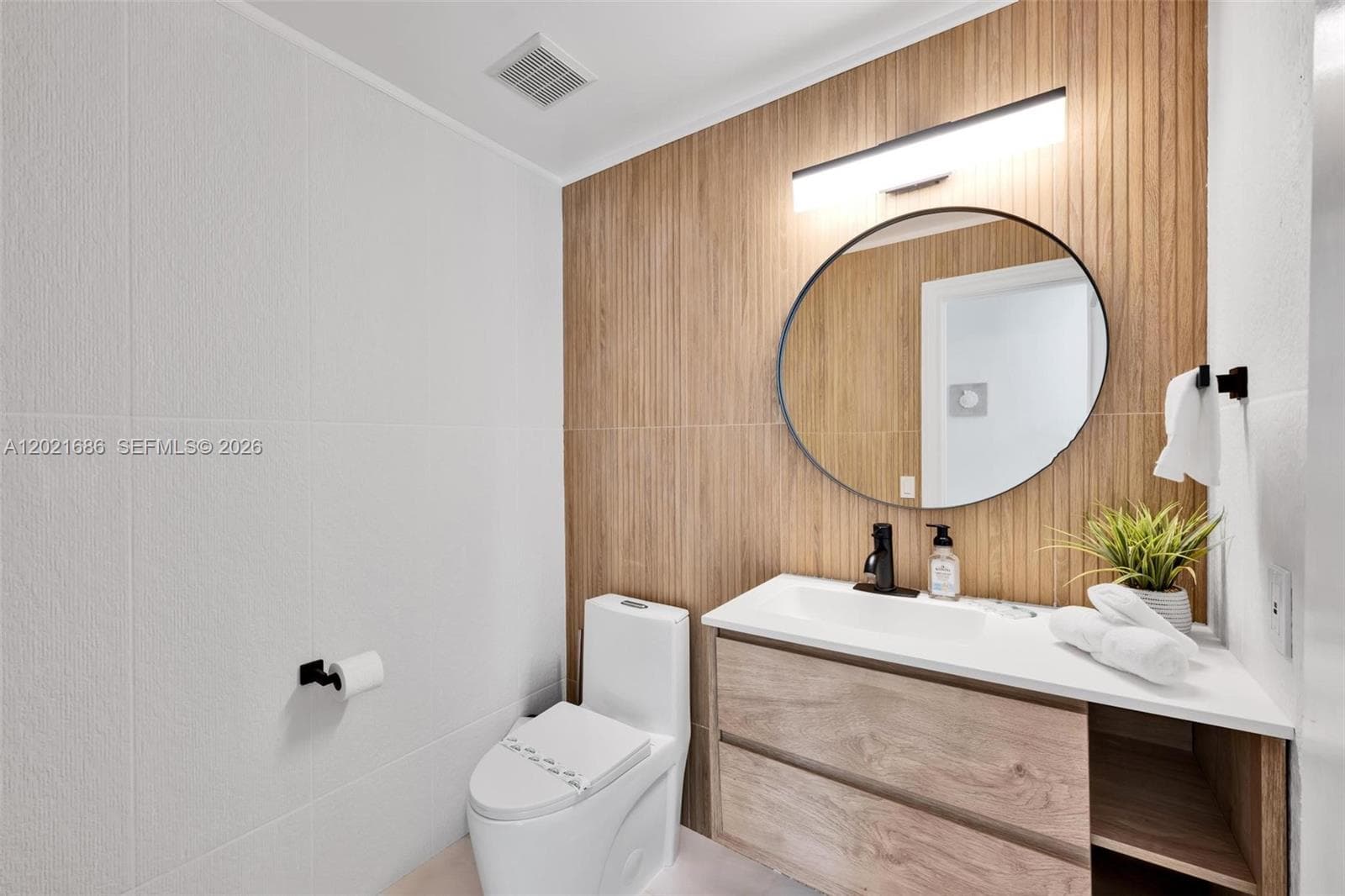 2940 NE 164th St, North Miami Beach FL 33160 — 24