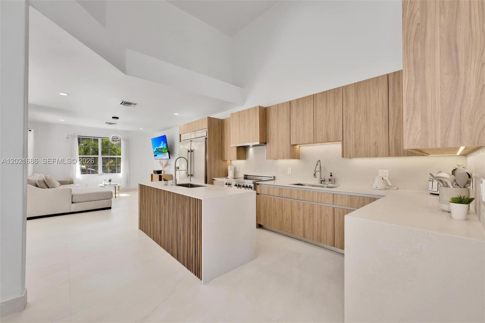 2940 NE 164th St, North Miami Beach FL 33160 — 11