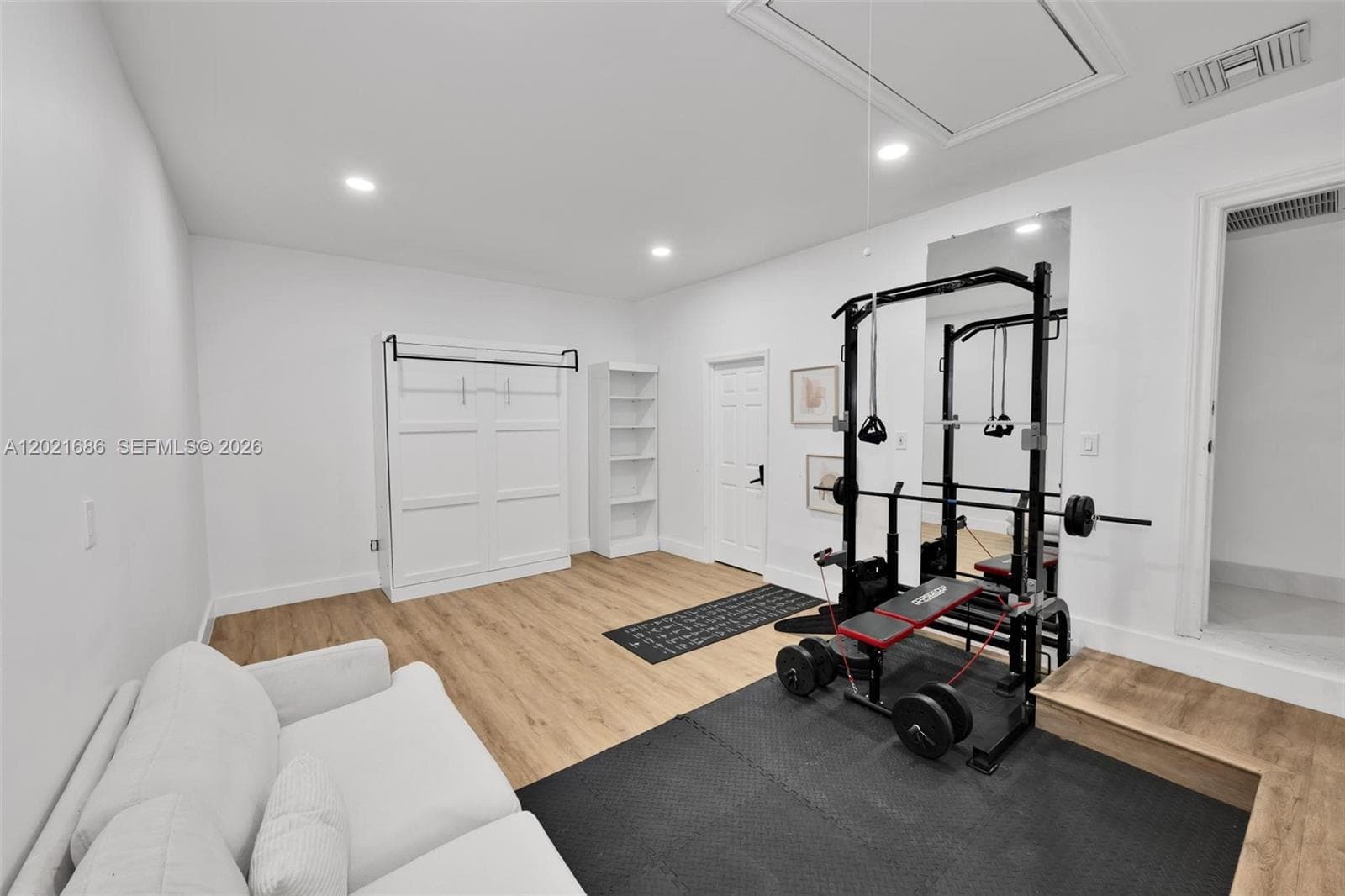 2940 NE 164th St, North Miami Beach FL 33160 — 31