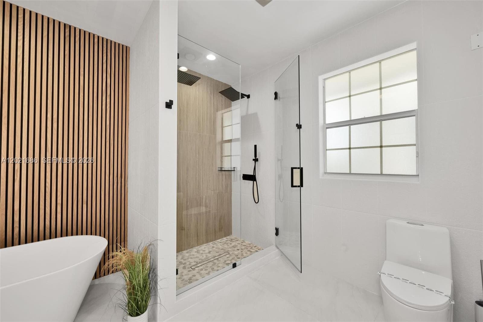 2940 NE 164th St, North Miami Beach FL 33160 — 25