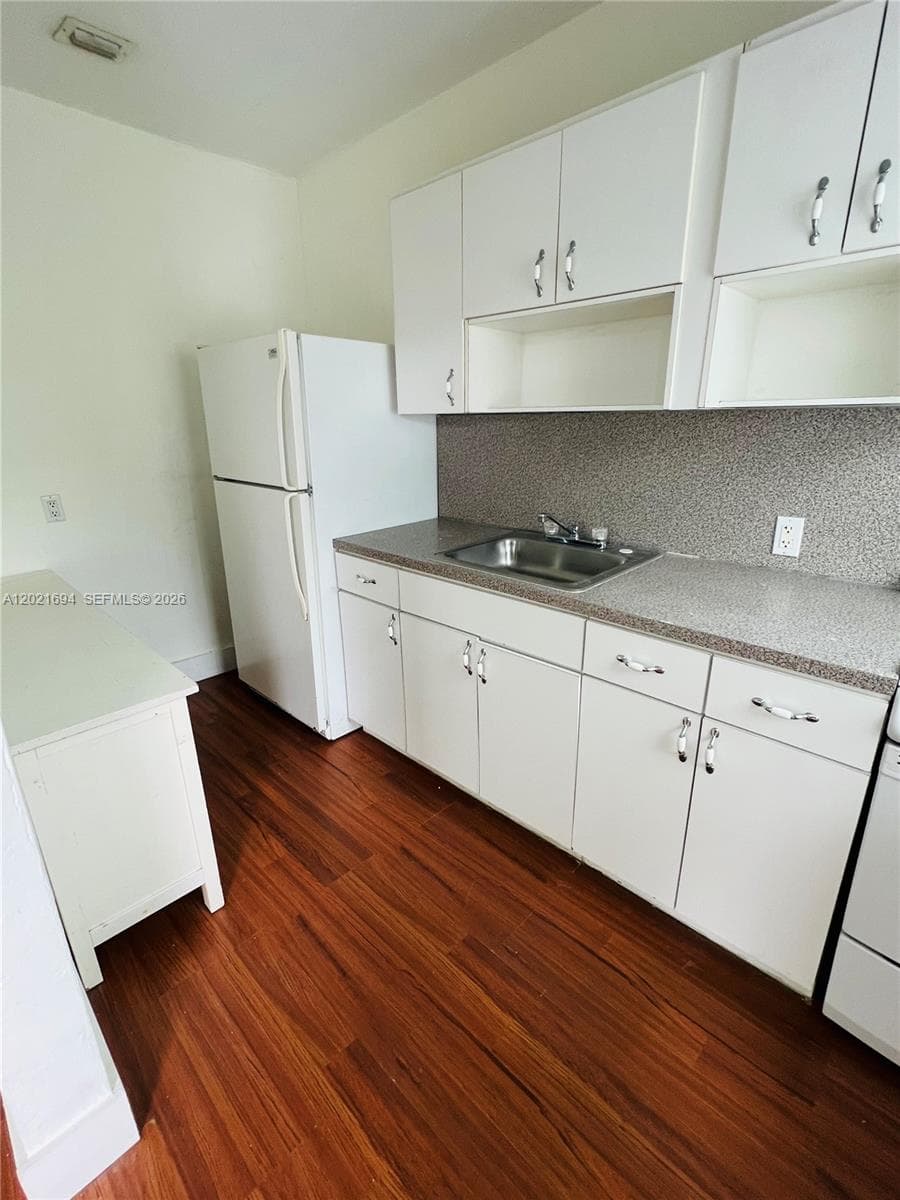 850 81st St # 3, Miami Beach FL 33141 — 3