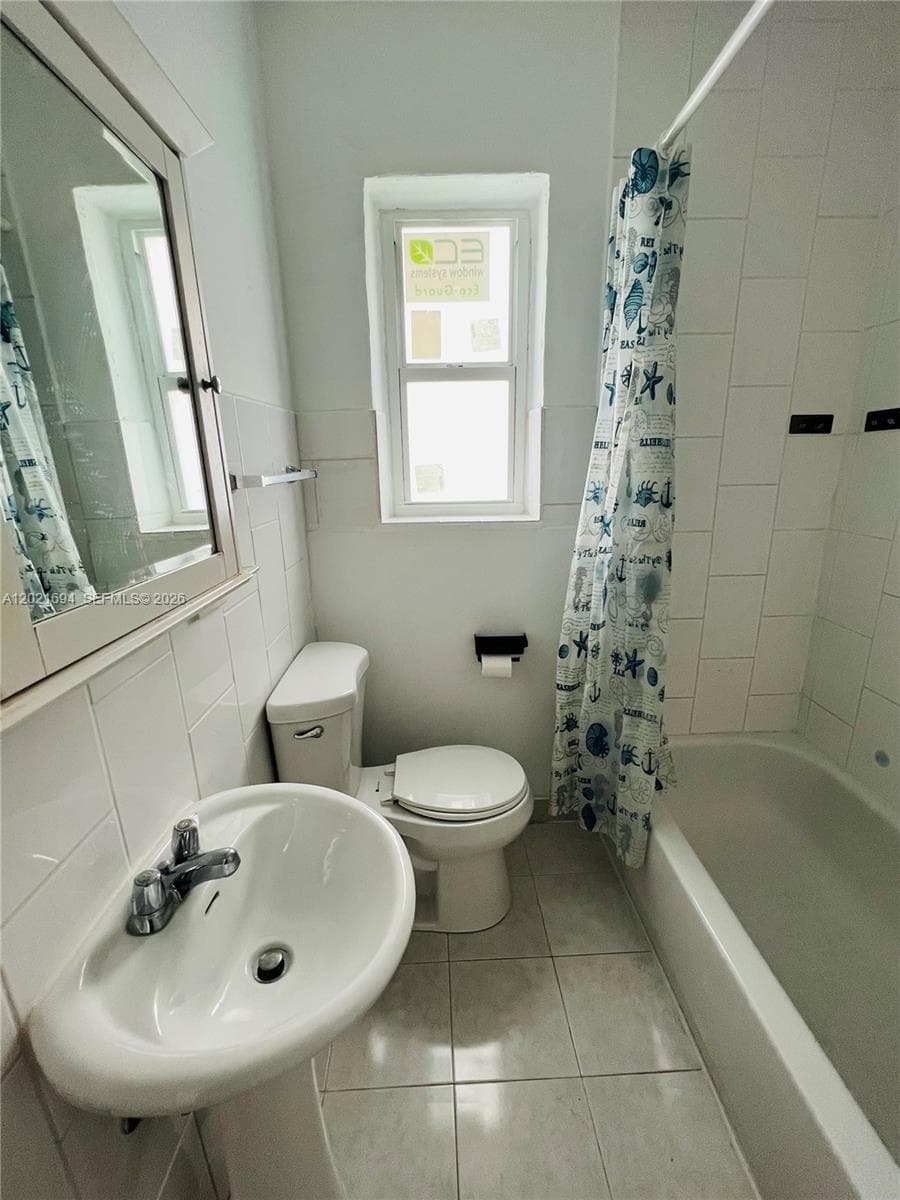 850 81st St # 3, Miami Beach FL 33141 — 8