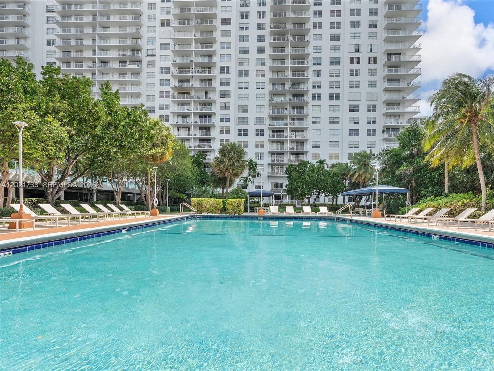 2851 NE 183rd St # 2112E, Aventura FL 33160 — 17