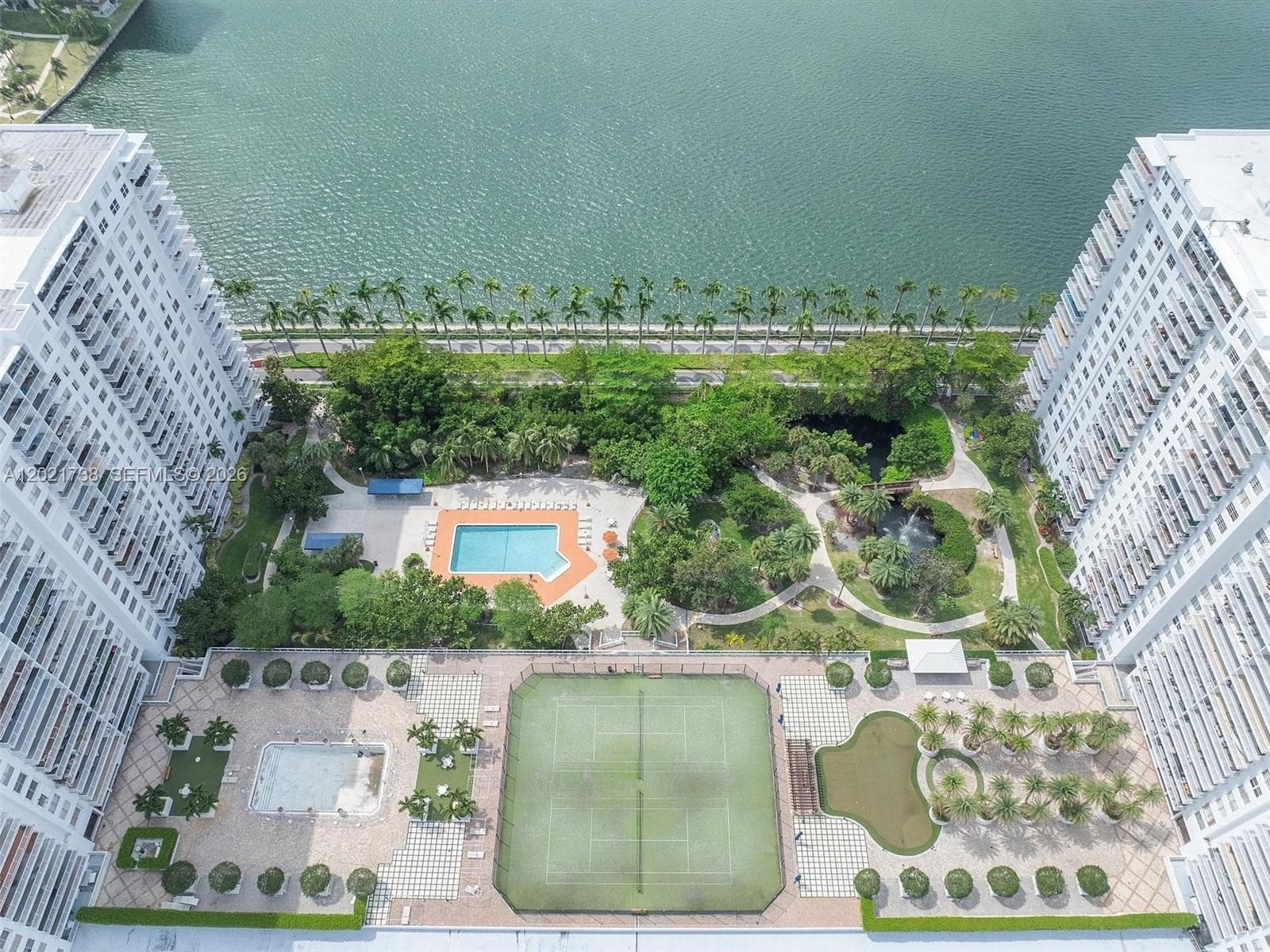 2851 NE 183rd St # 2112E, Aventura FL 33160 — 3
