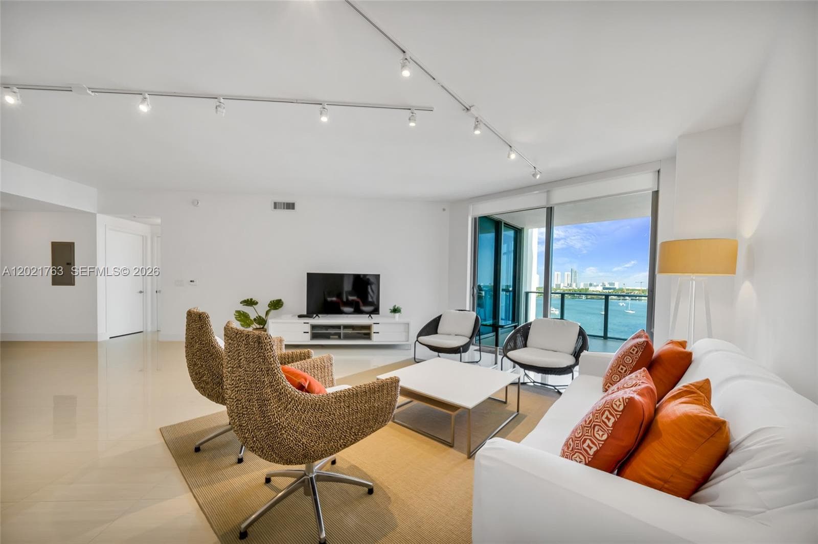 17301 Biscayne Blvd # 907, North Miami Beach FL 33160 — 23