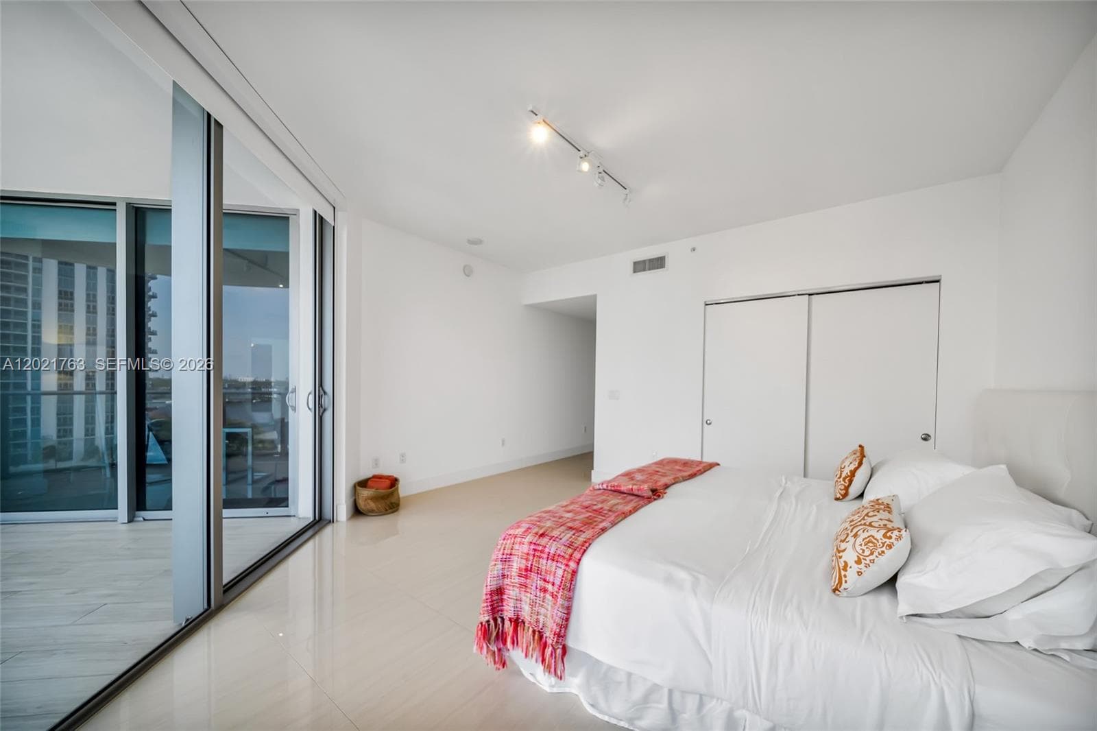 17301 Biscayne Blvd # 907, North Miami Beach FL 33160 — 27