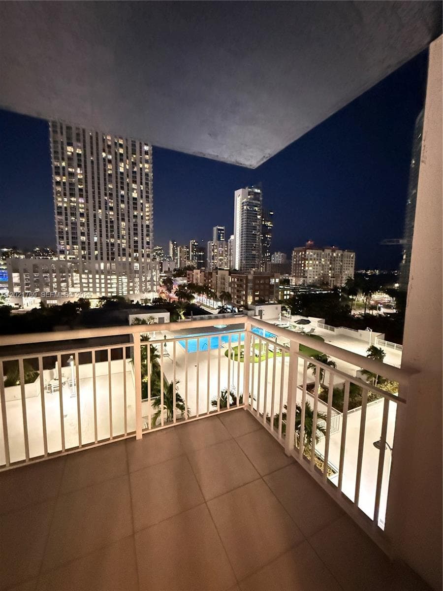 275 NE 18th St # 910, Miami FL 33132 — 27