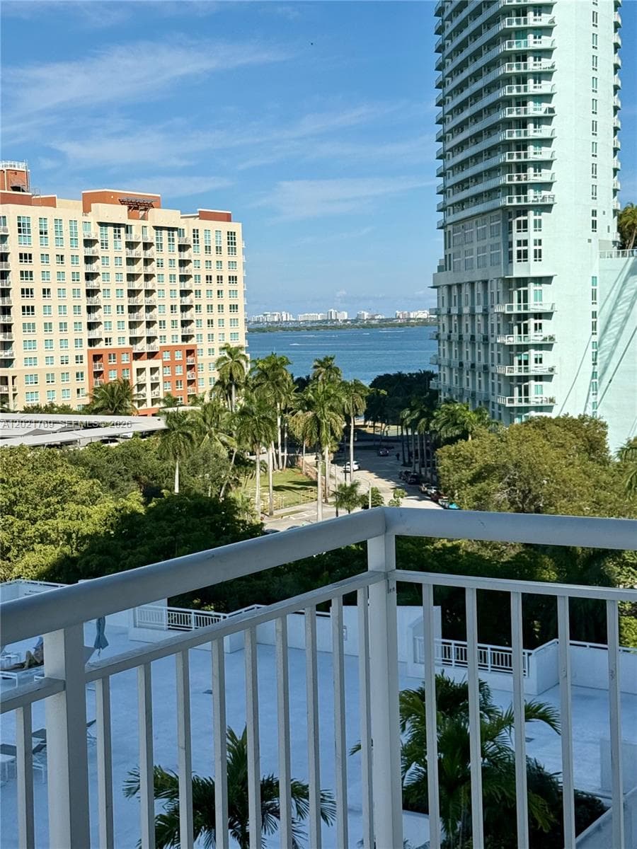 275 NE 18th St # 910, Miami FL 33132 — 30
