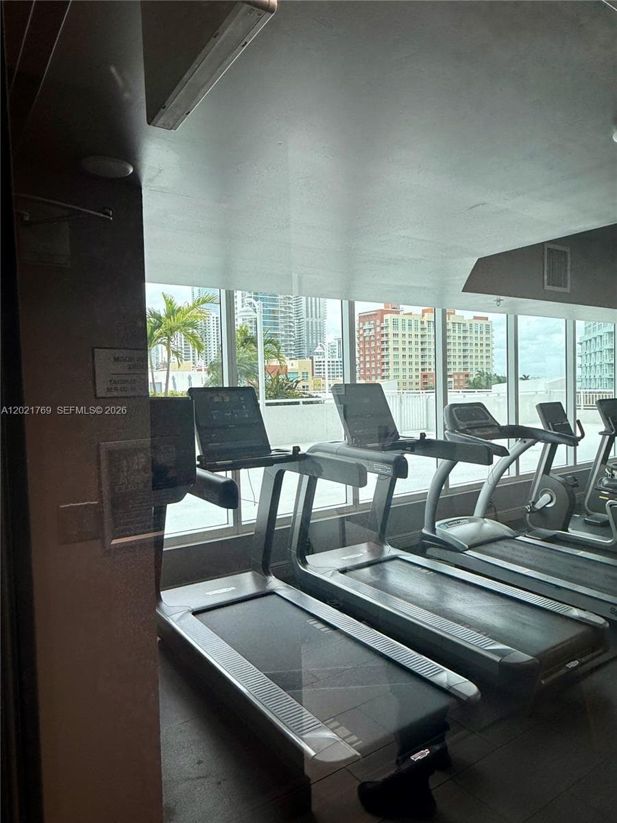 275 NE 18th St # 910, Miami FL 33132 — 34