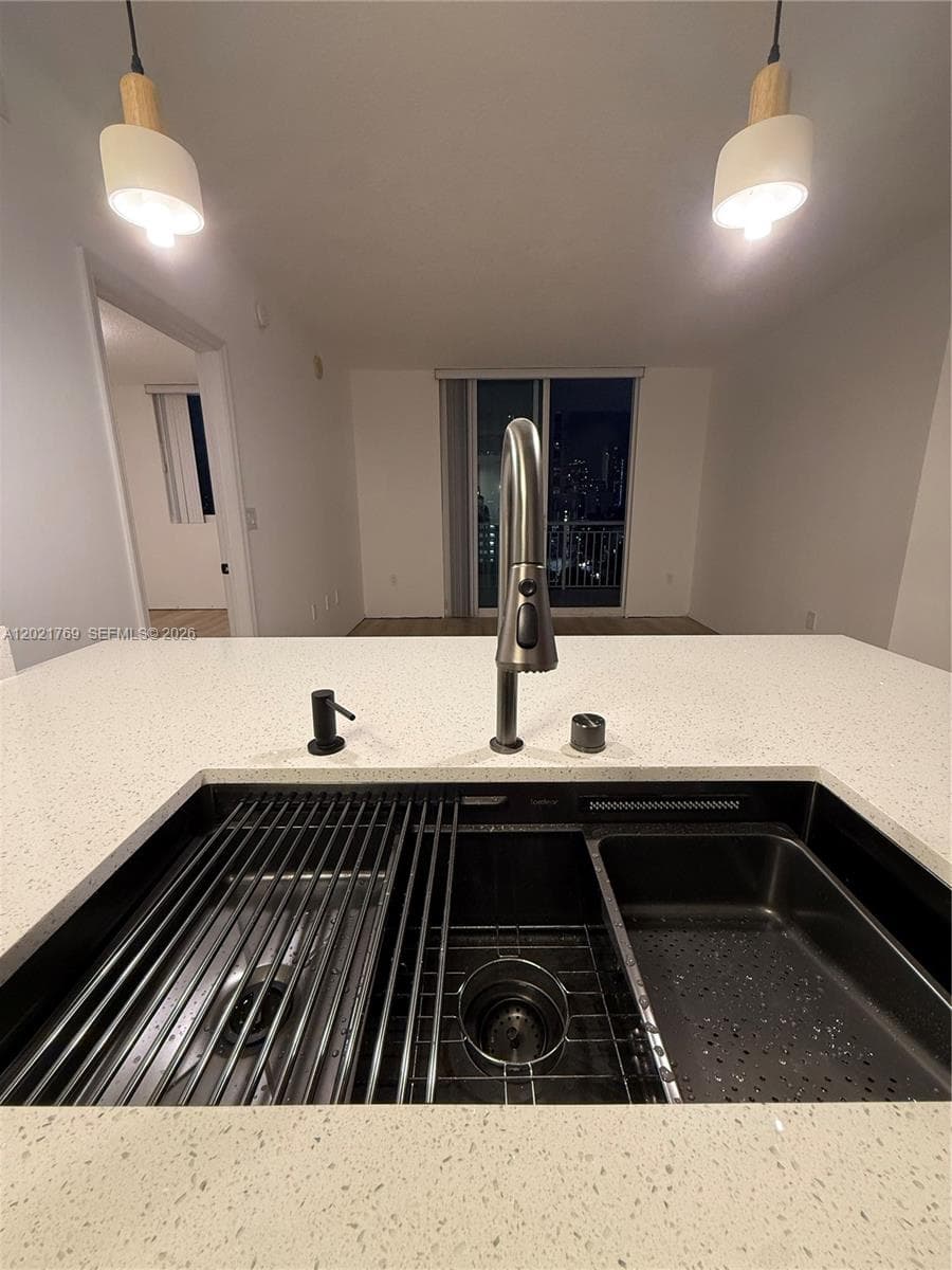 275 NE 18th St # 910, Miami FL 33132 — 10