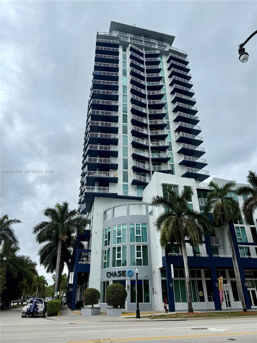 275 NE 18th St # 910, Miami FL 33132 — 37