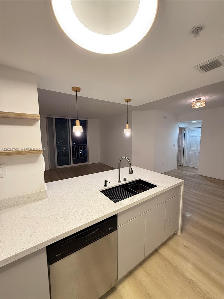 275 NE 18th St # 910, Miami FL 33132 — 15
