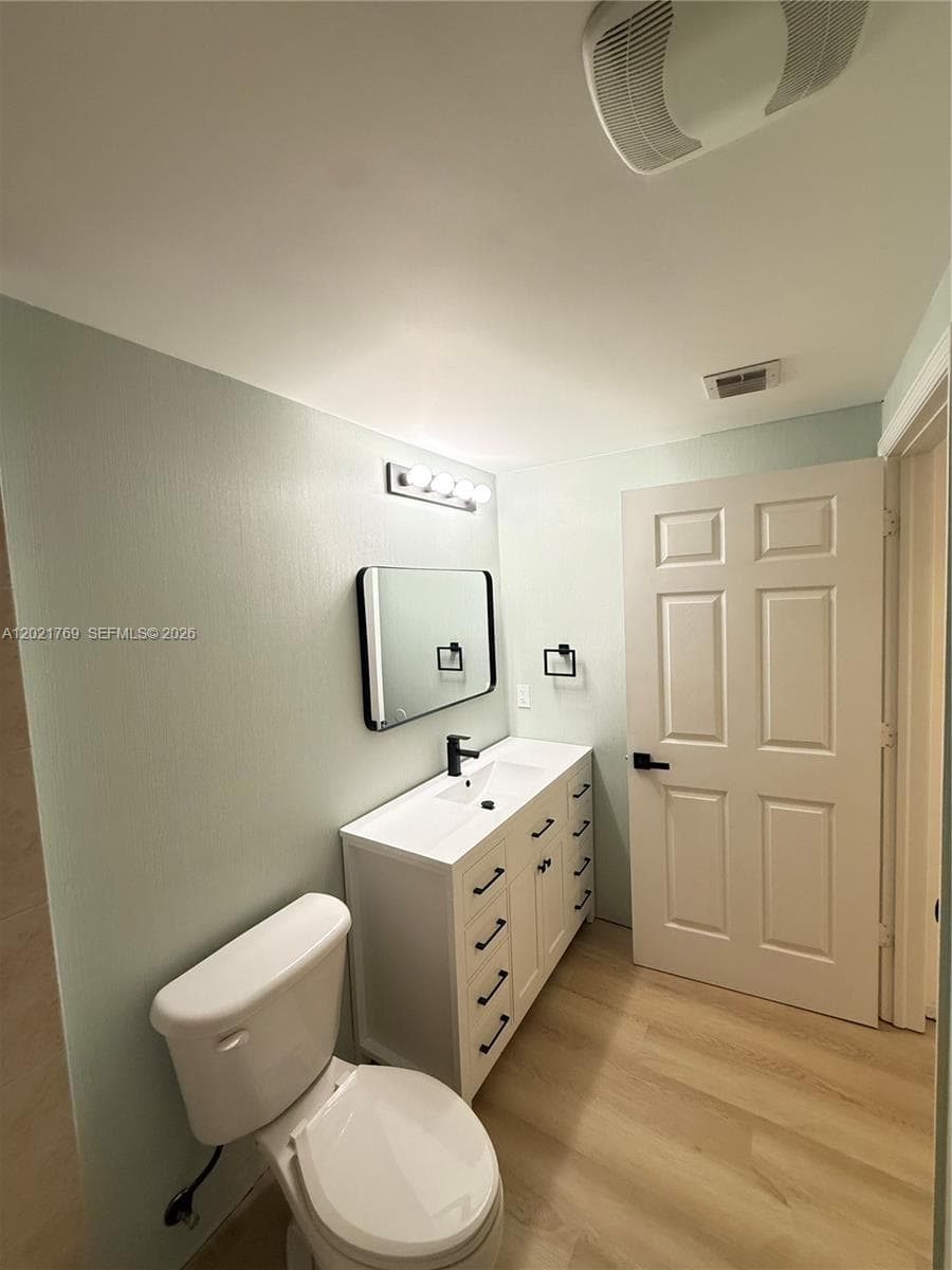 275 NE 18th St # 910, Miami FL 33132 — 21