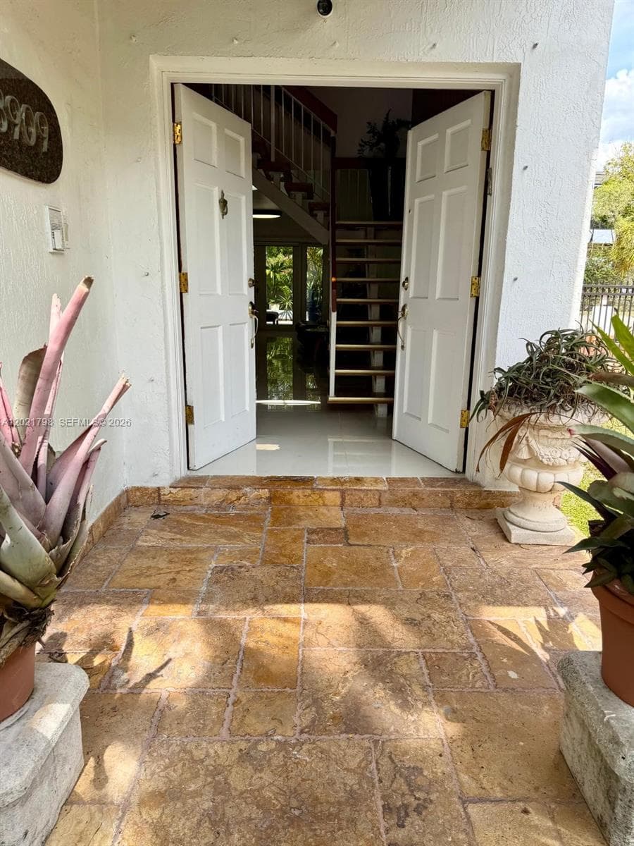 8909 SW 108th Cir Ct, Miami FL 33176 — 33