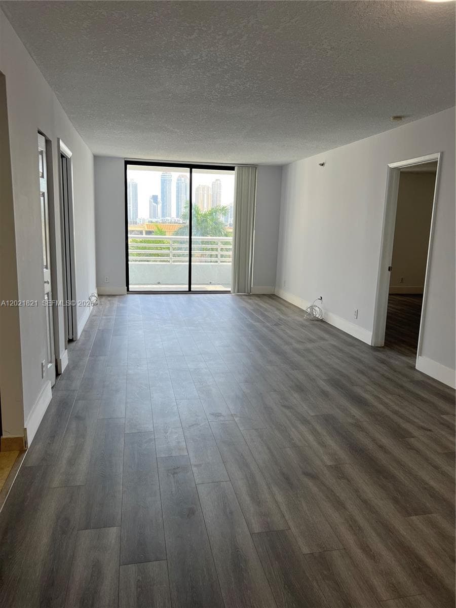 3300 NE 192nd St # 616, Aventura FL 33180 — 3