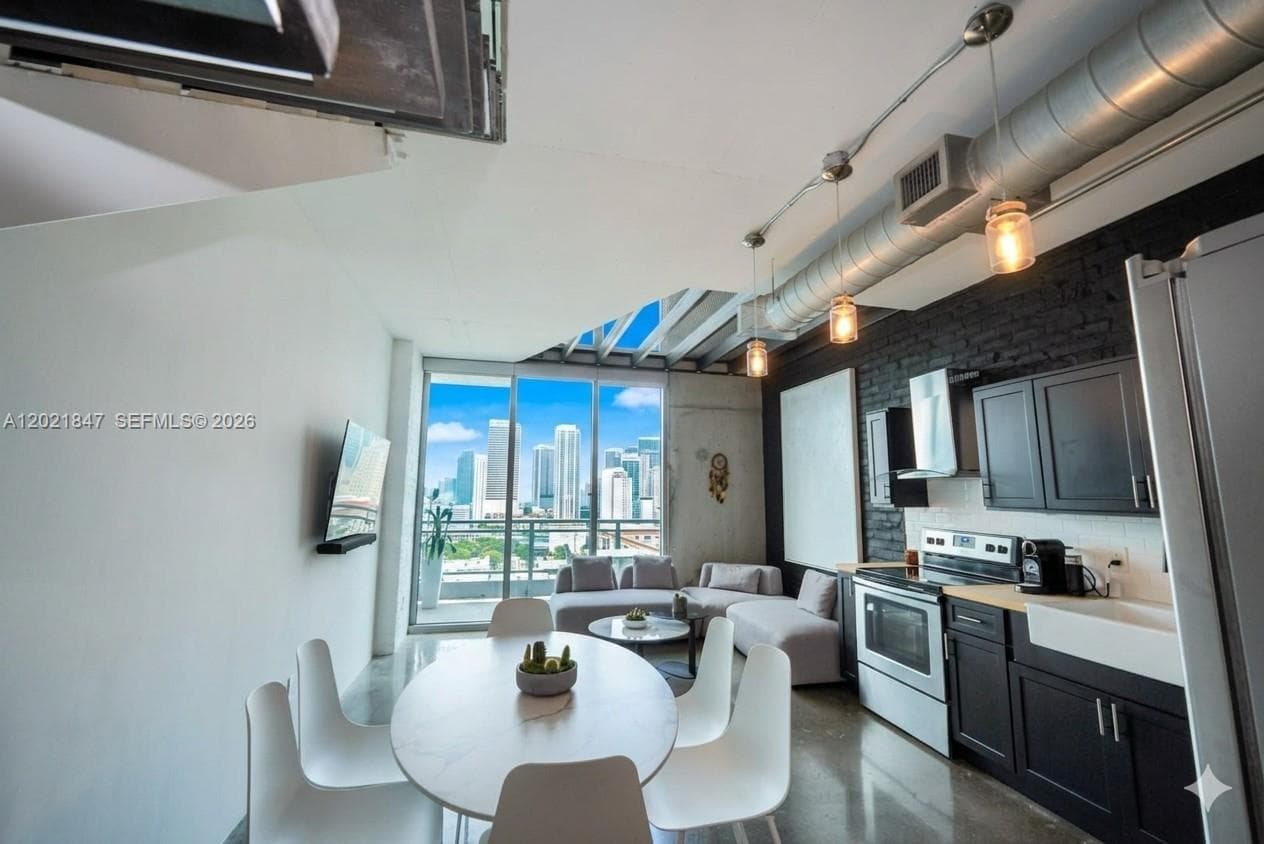 690 SW 1st Ct # 1913, Miami FL 33130 — 4