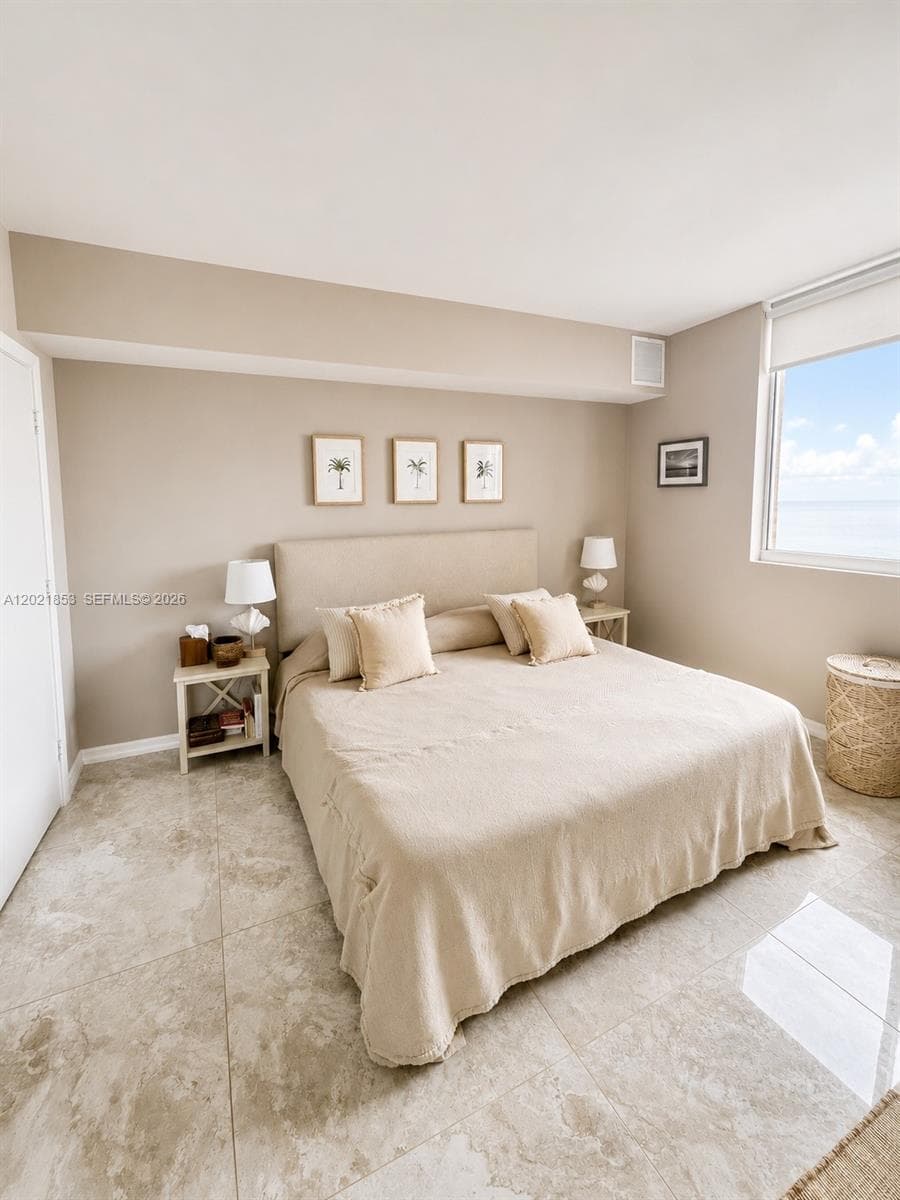 55 SE 6th St # 3001, Miami FL 33131 — 5