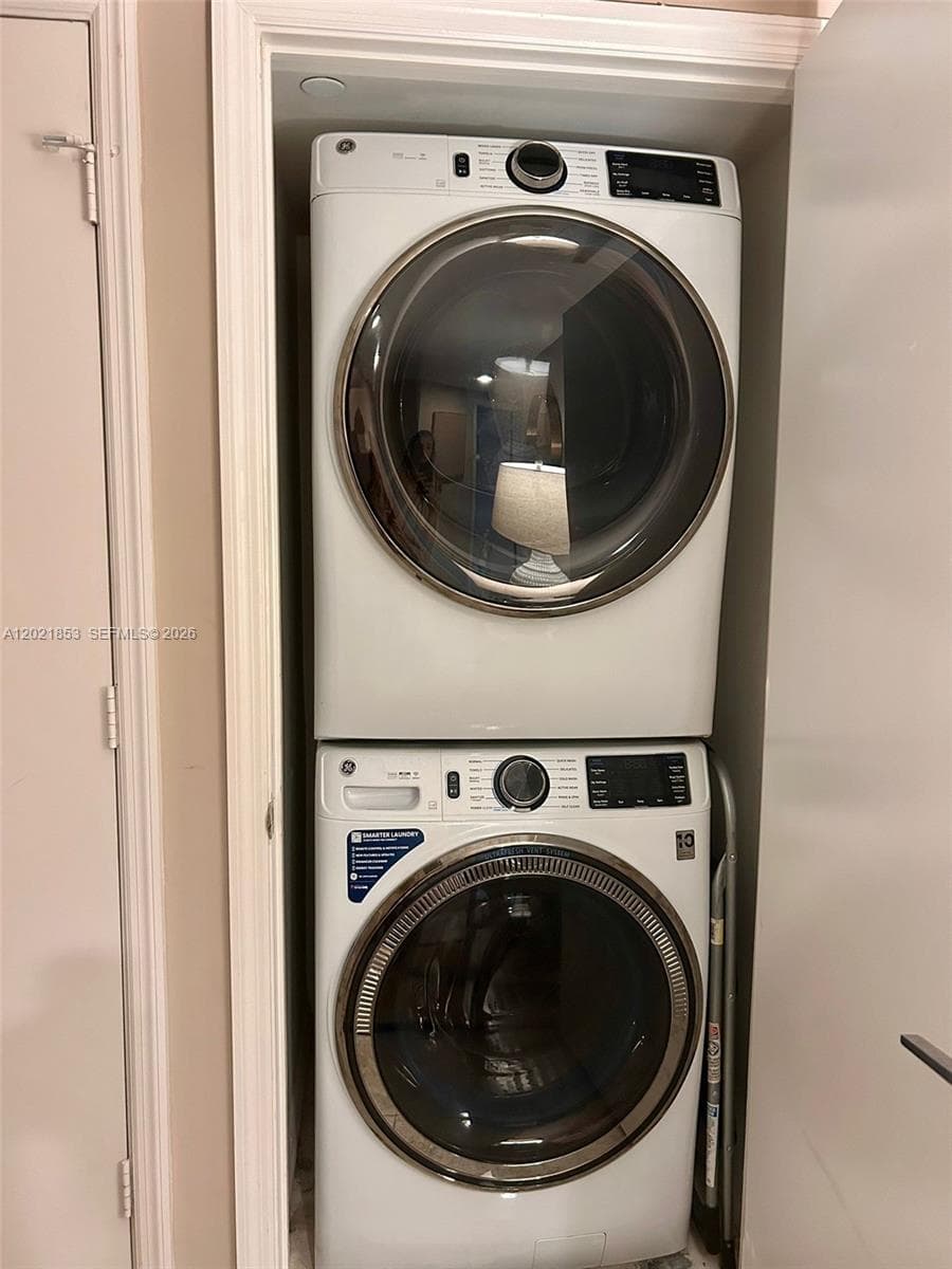 55 SE 6th St # 3001, Miami FL 33131 — 18