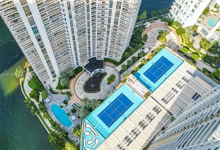 901 Brickell Key Blvd # 3307, Miami FL 33131 — 1