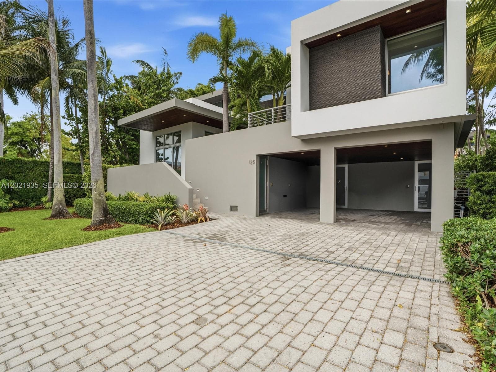 125 Hampton Ln, Key Biscayne FL 33149 — 2