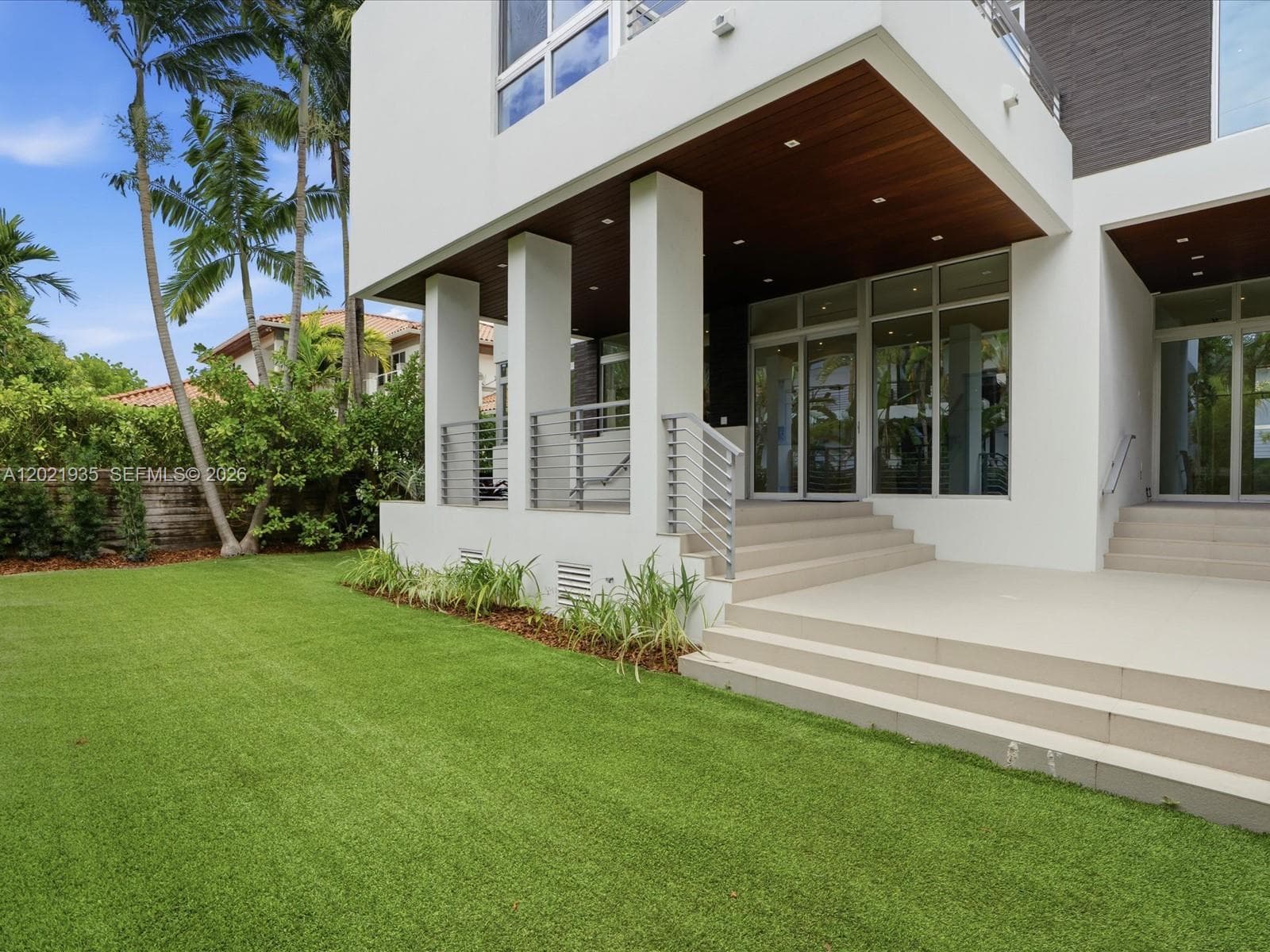 125 Hampton Ln, Key Biscayne FL 33149 — 17