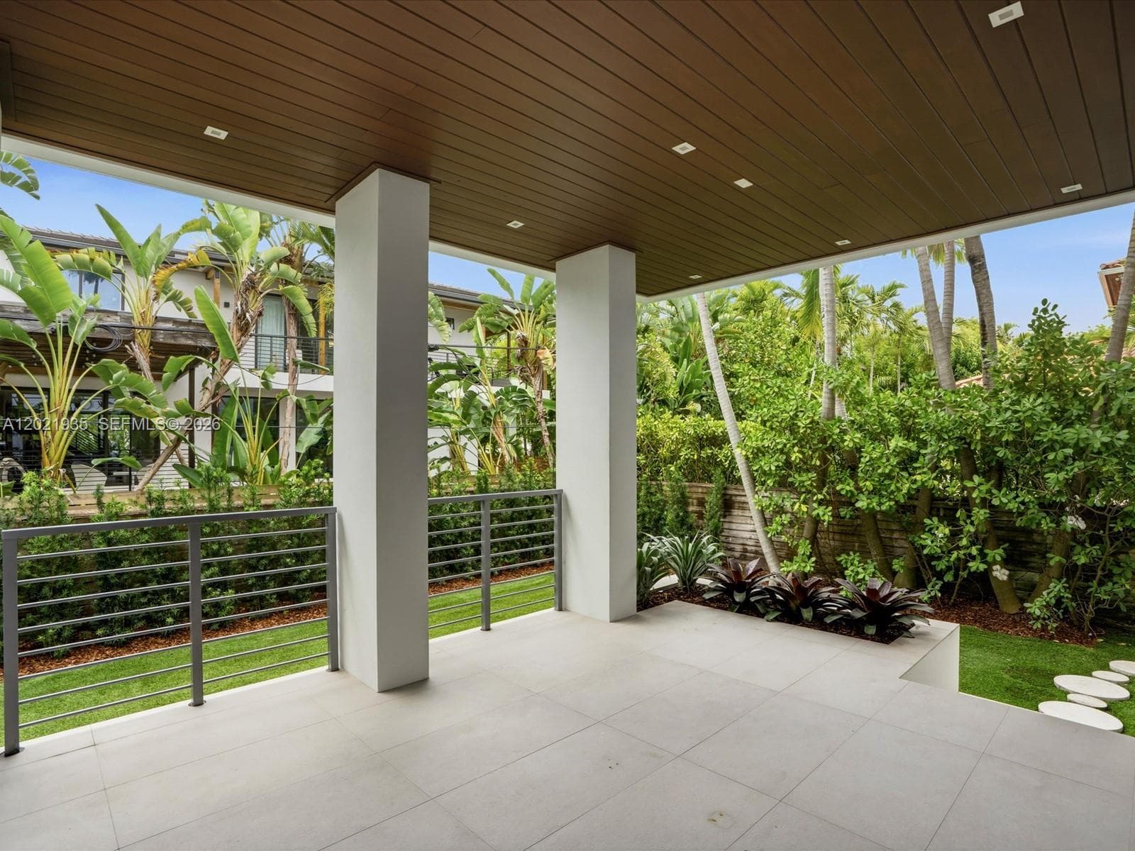 125 Hampton Ln, Key Biscayne FL 33149 — 16