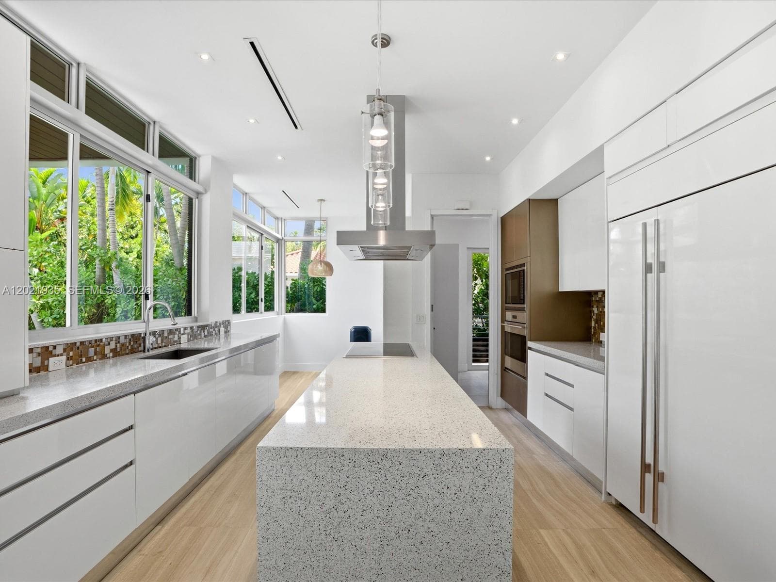 125 Hampton Ln, Key Biscayne FL 33149 — 24