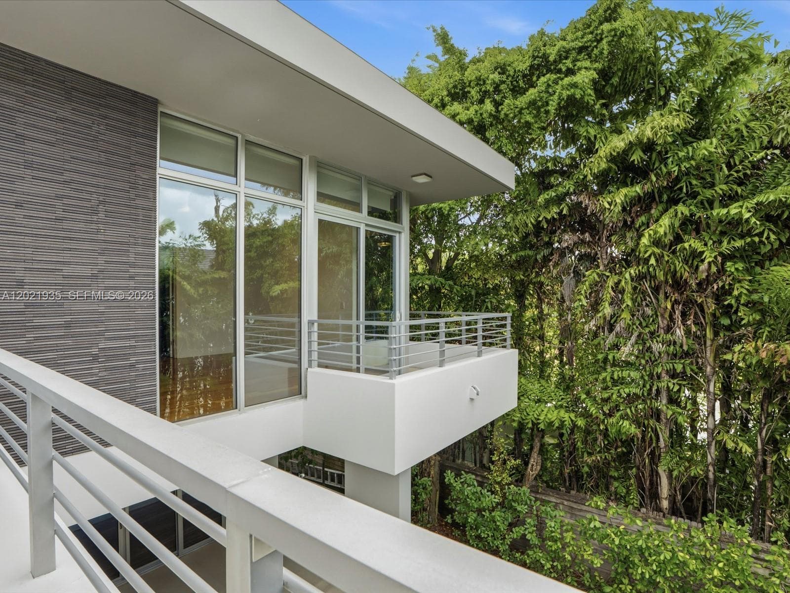 125 Hampton Ln, Key Biscayne FL 33149 — 45