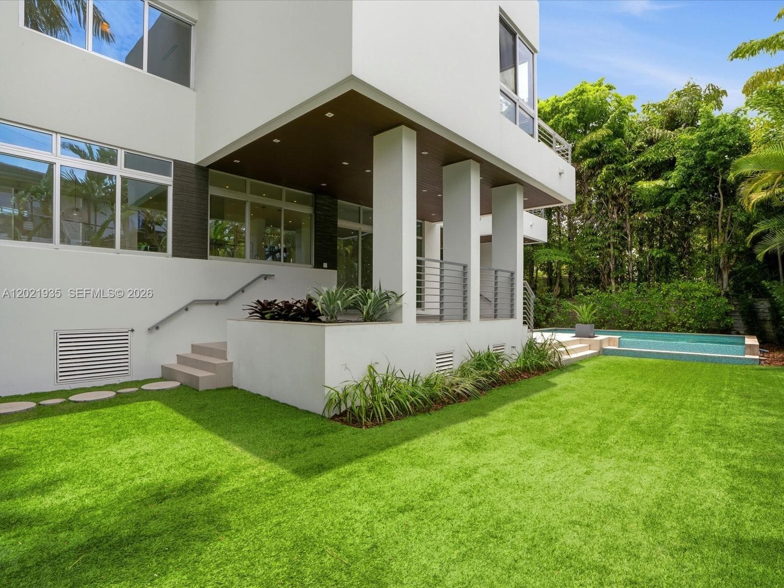 125 Hampton Ln, Key Biscayne FL 33149 — 18