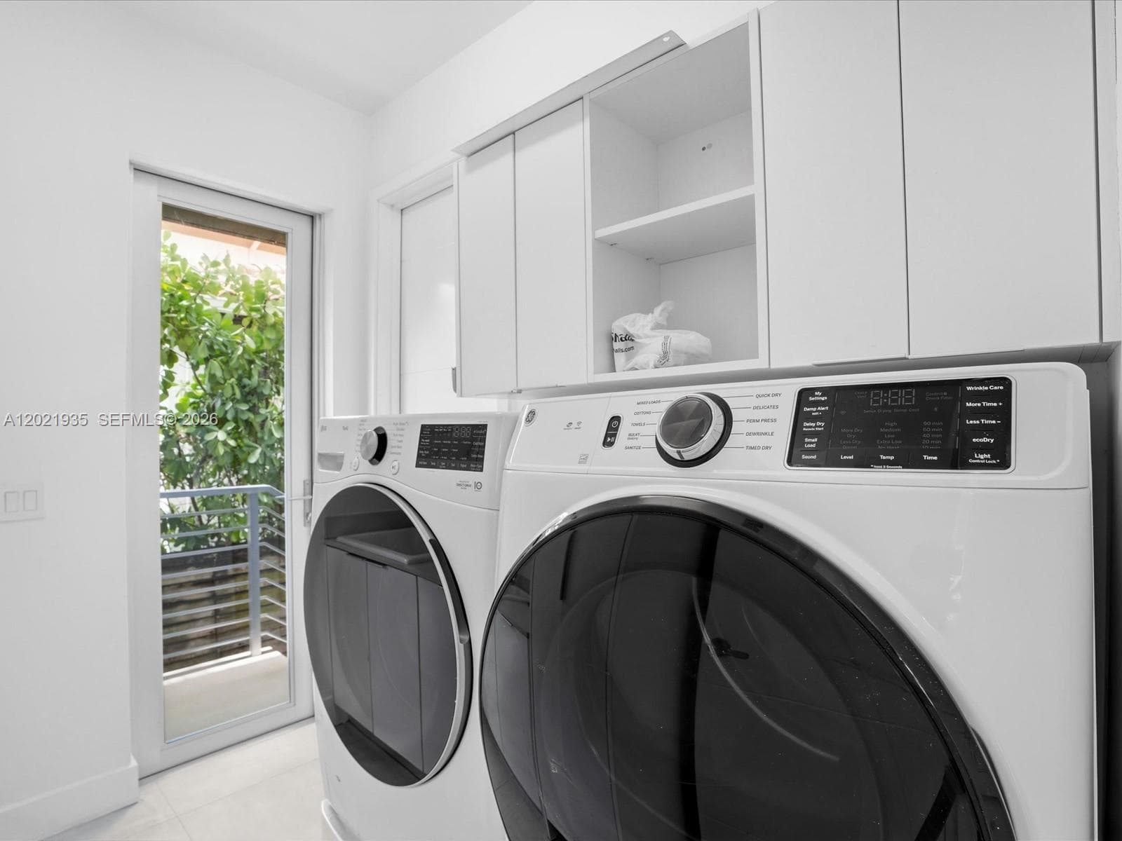 125 Hampton Ln, Key Biscayne FL 33149 — 31