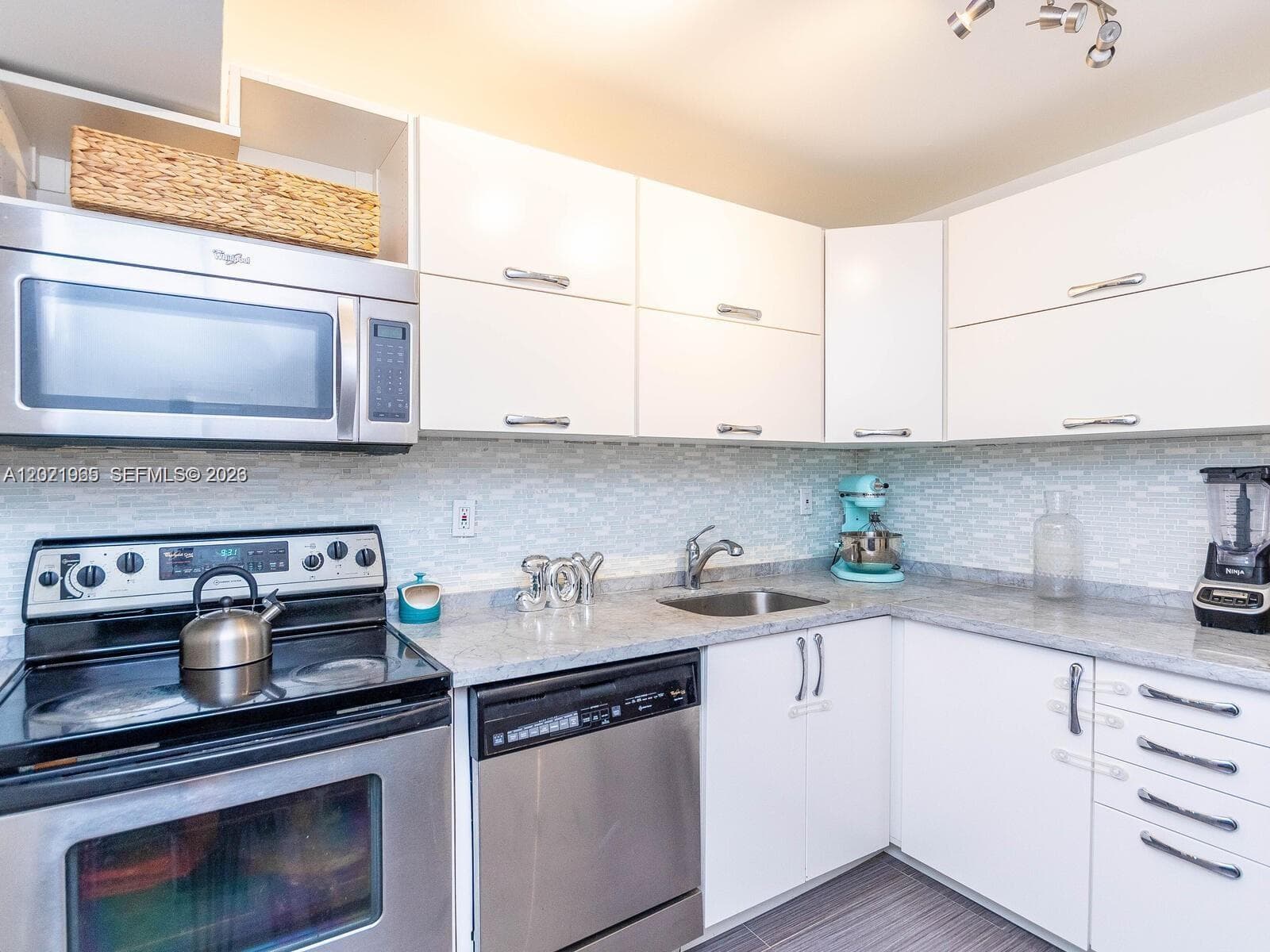 3701 N Country Club Dr # 1002, Aventura FL 33180 — 13