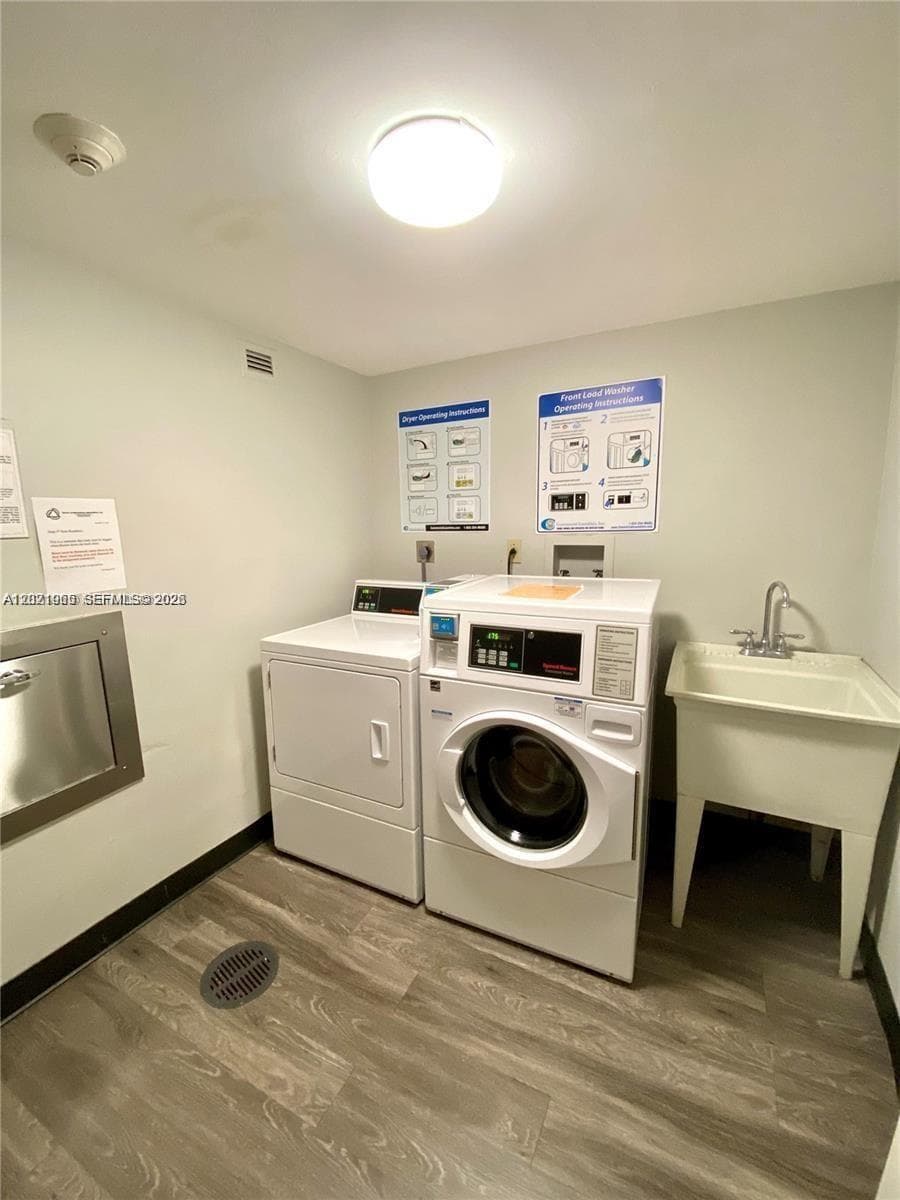 3701 N Country Club Dr # 1002, Aventura FL 33180 — 33