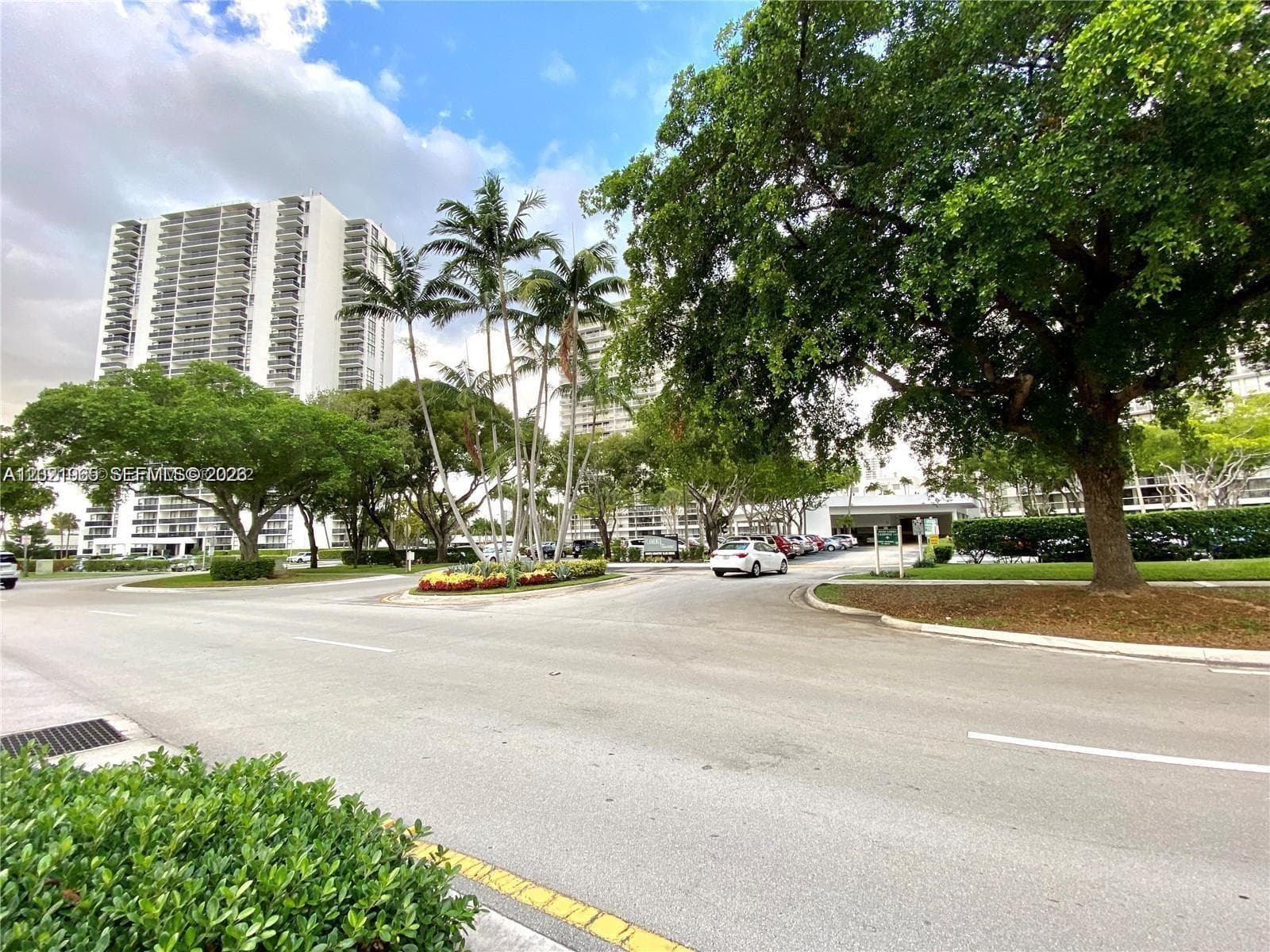 3701 N Country Club Dr # 1002, Aventura FL 33180 — 37