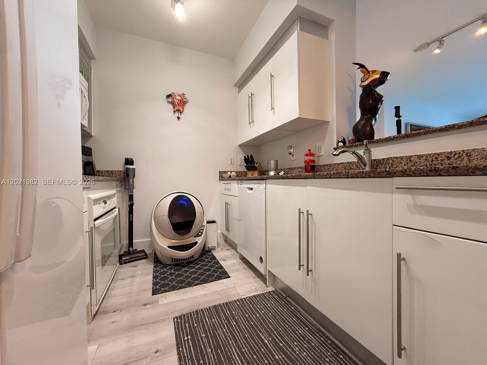 325 S Biscayne Blvd # 2024, Miami FL 33131 — 11