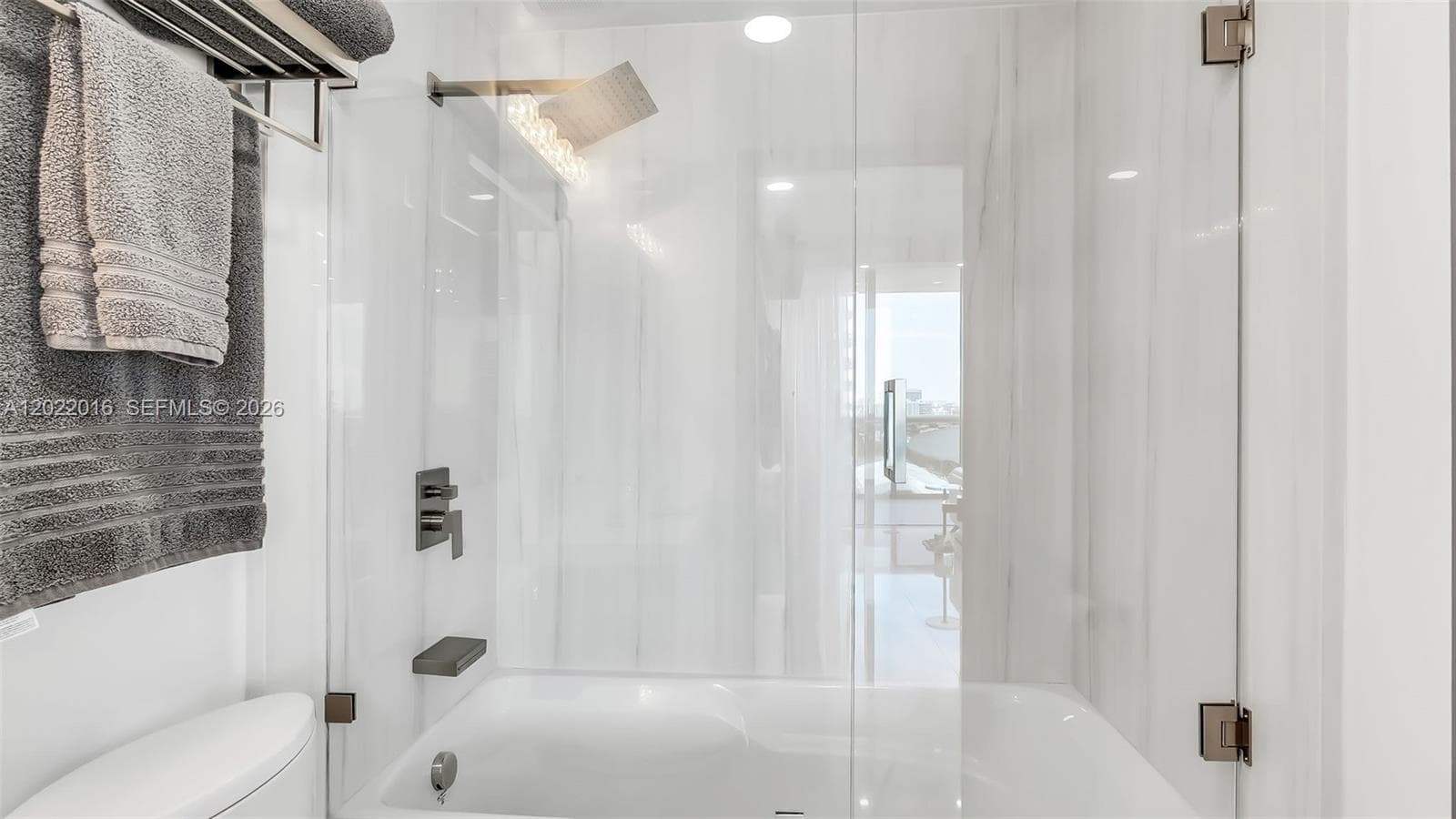 5875 Collins Ave # 1807, Miami Beach FL 33140 — 32
