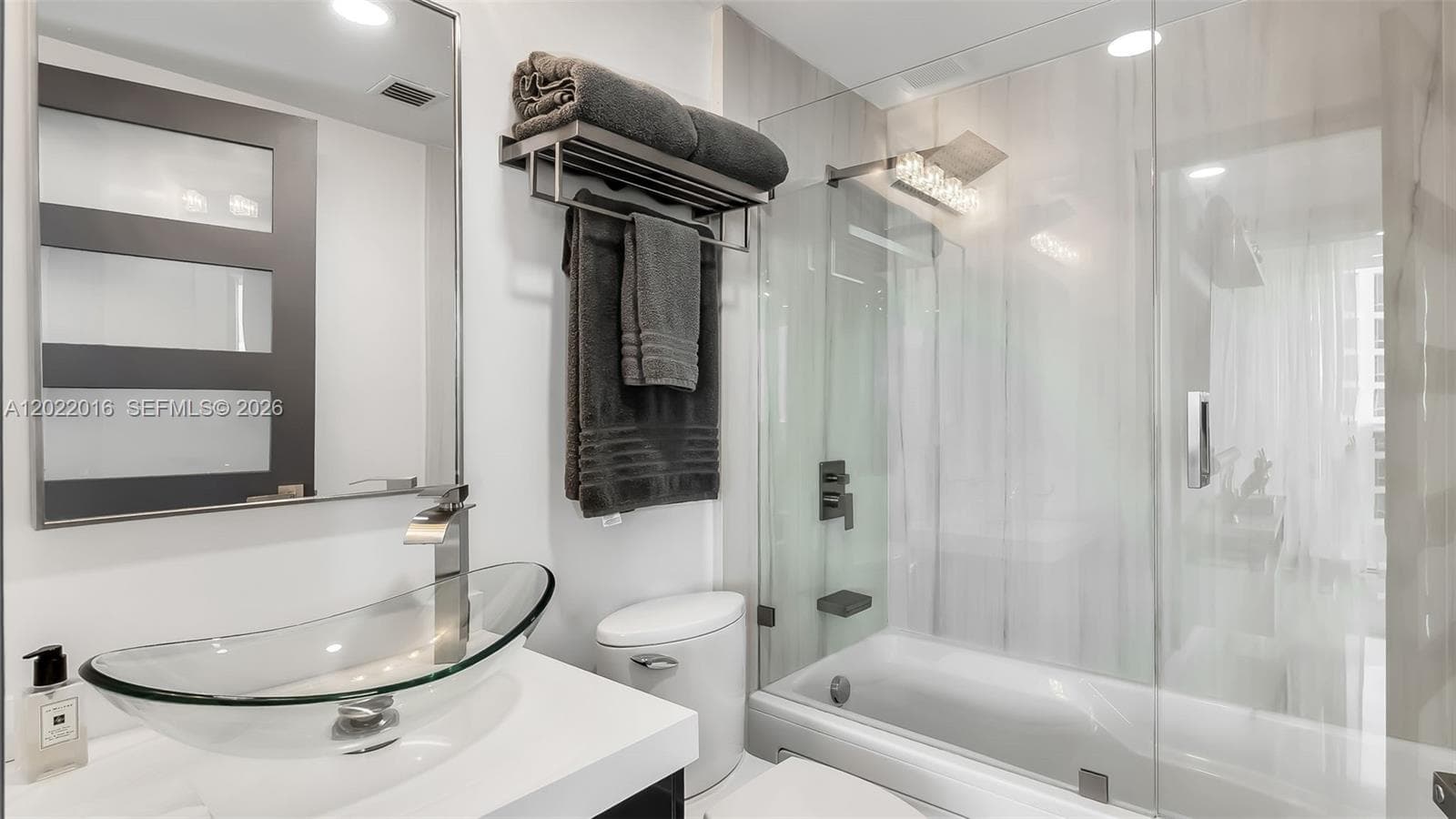 5875 Collins Ave # 1807, Miami Beach FL 33140 — 31