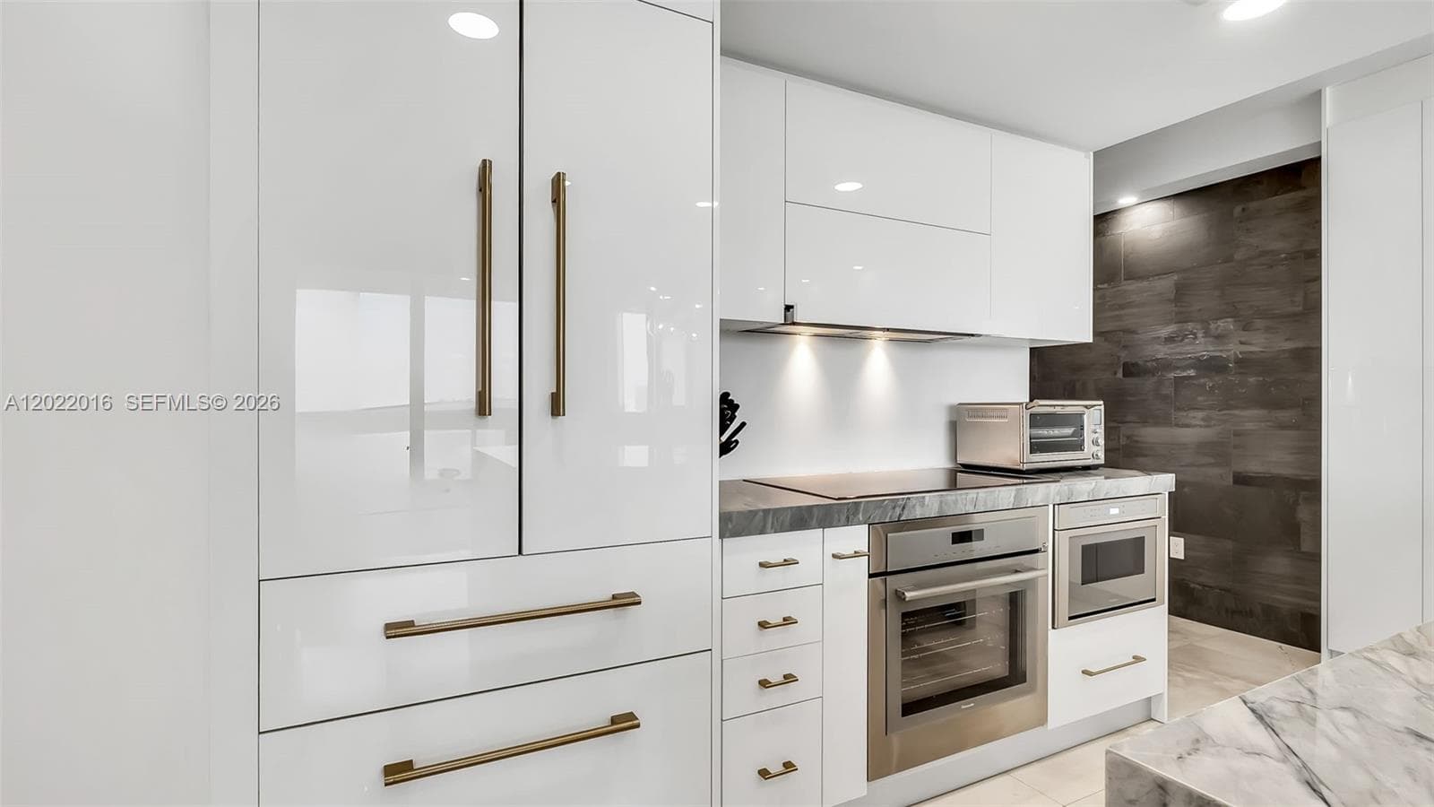5875 Collins Ave # 1807, Miami Beach FL 33140 — 25