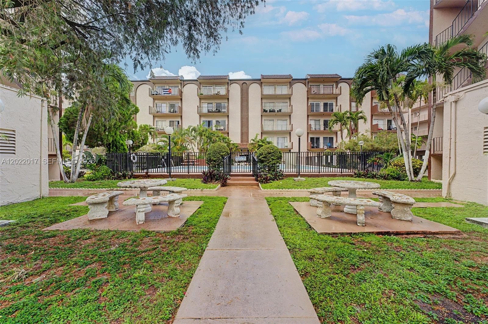 1950 W 54th St # 105, Hialeah FL 33012 — 2