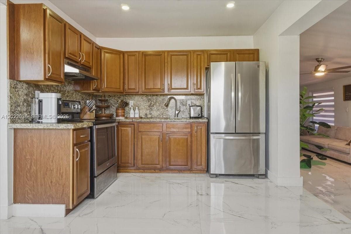 120 W 50th St, Hialeah FL 33012 — 2