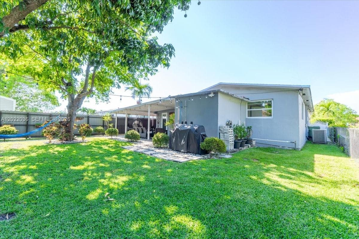 120 W 50th St, Hialeah FL 33012 — 3
