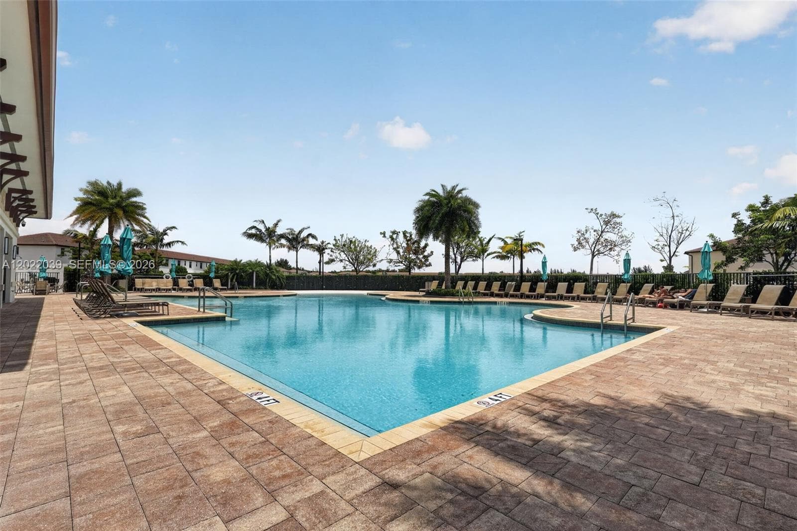 10400 W 35 Way, Hialeah FL 33018 — 48