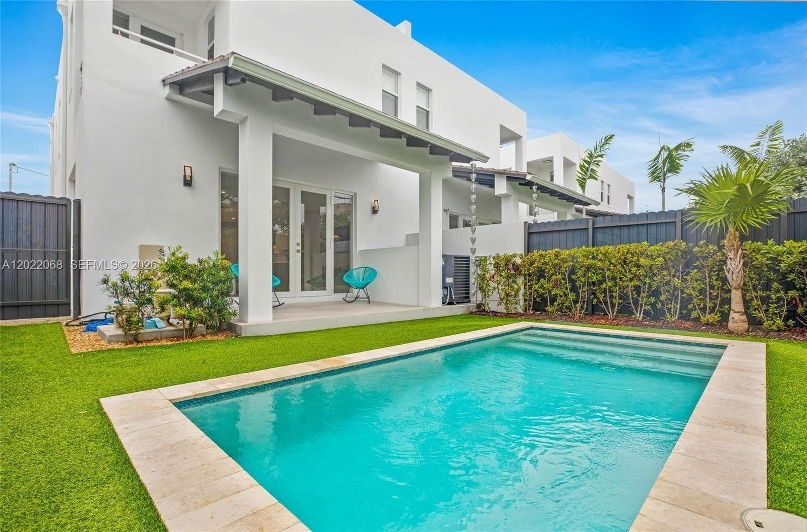 3657 SW 26th St, Miami FL 33133 — 12