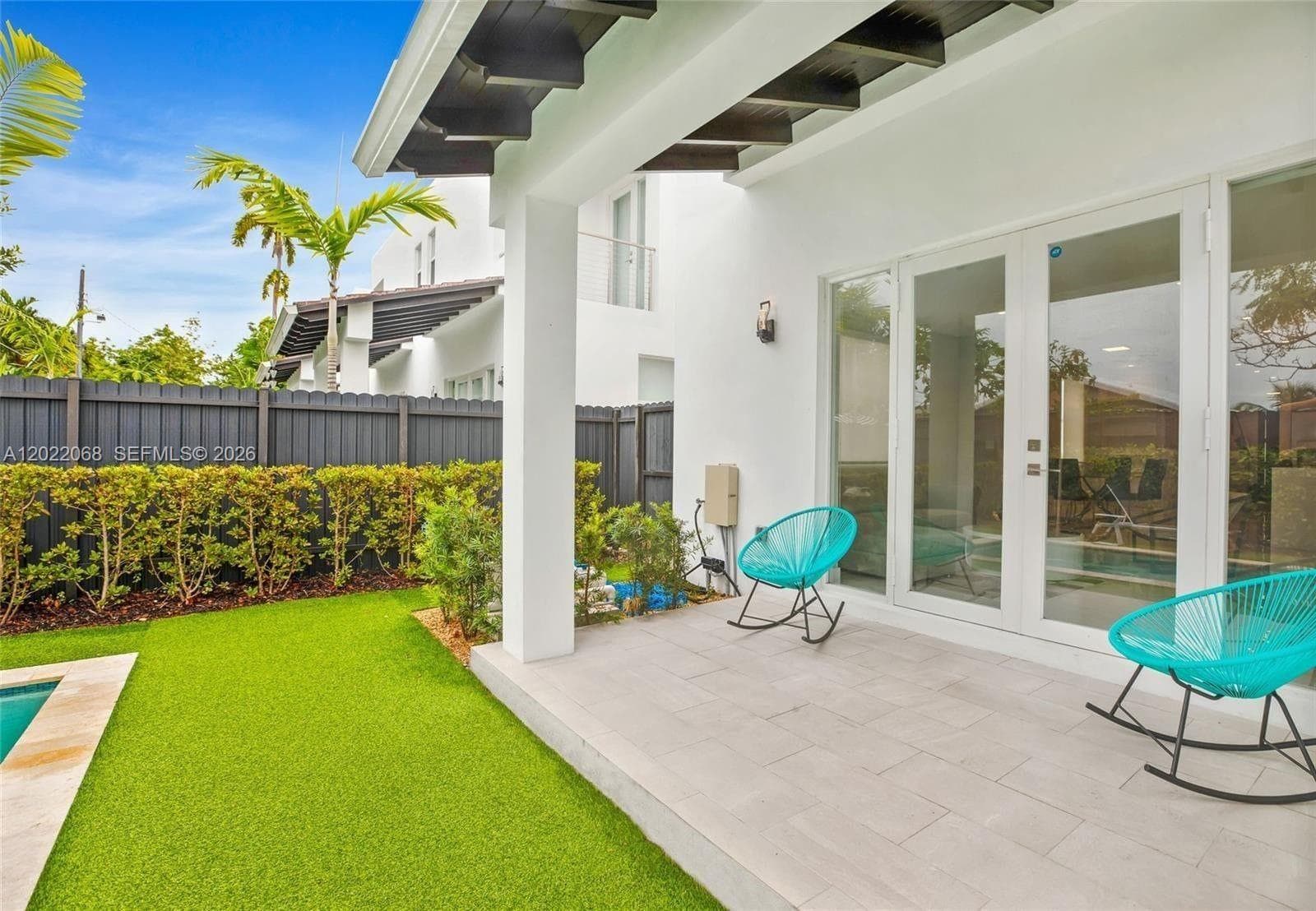 3657 SW 26th St, Miami FL 33133 — 11