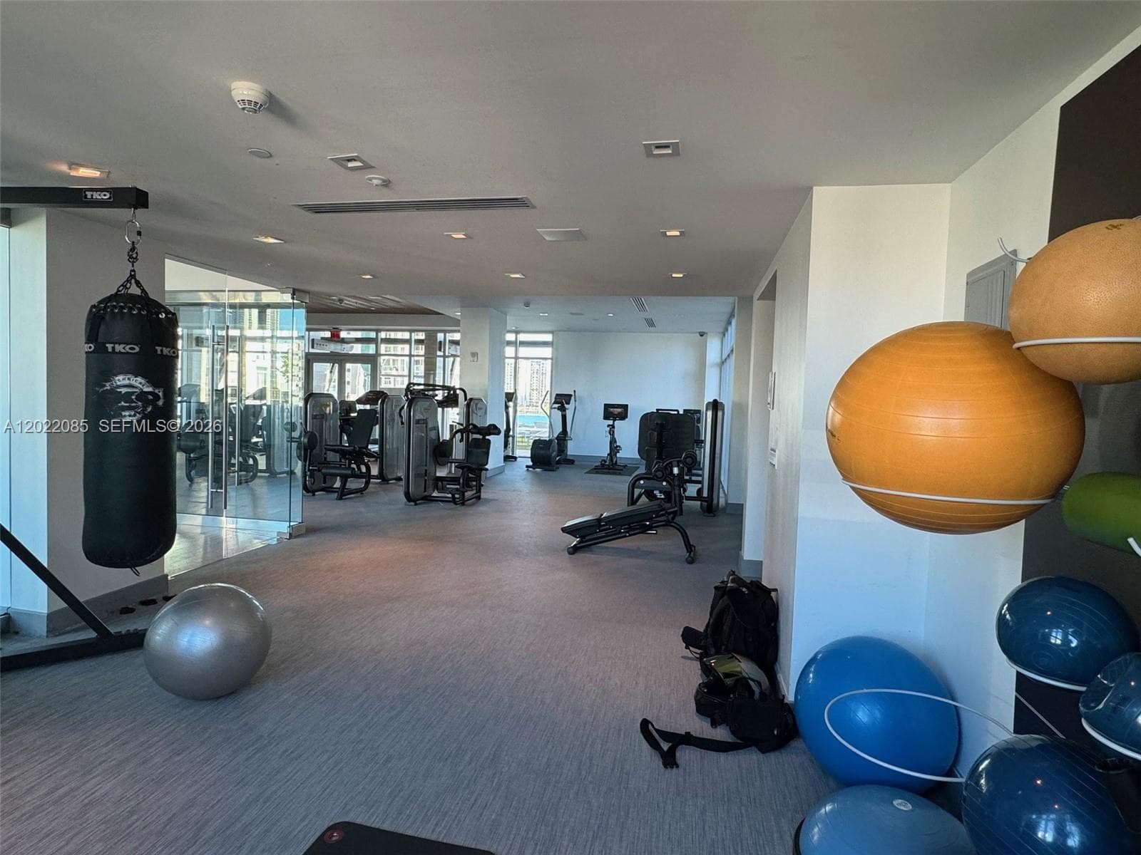 330 Sunny Isles Blvd # 1003, Sunny Isles Beach FL 33160 — 32