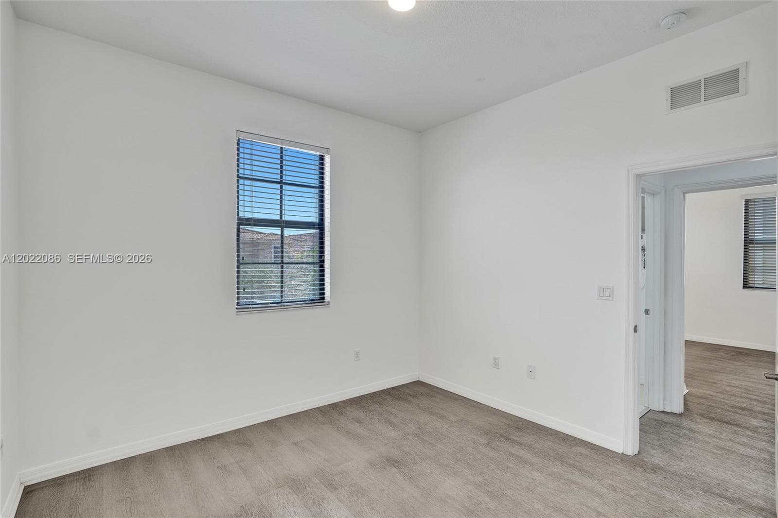643 NE 191st Ter, Miami FL 33179 — 32
