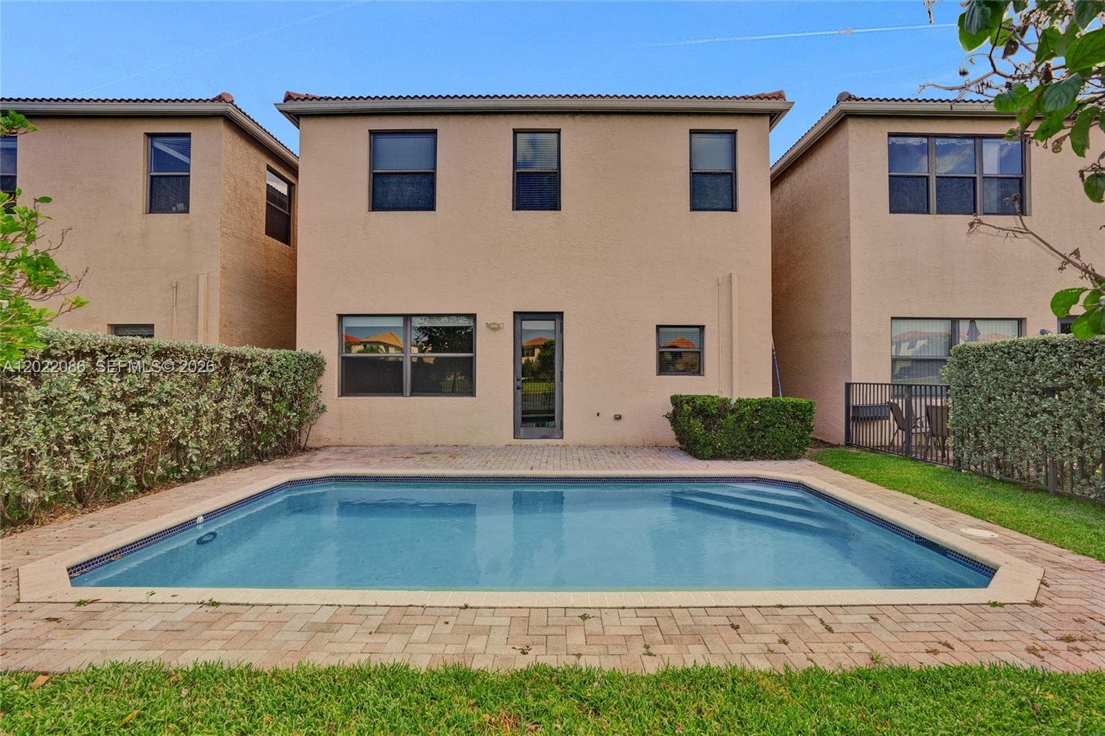 643 NE 191st Ter, Miami FL 33179 — 49